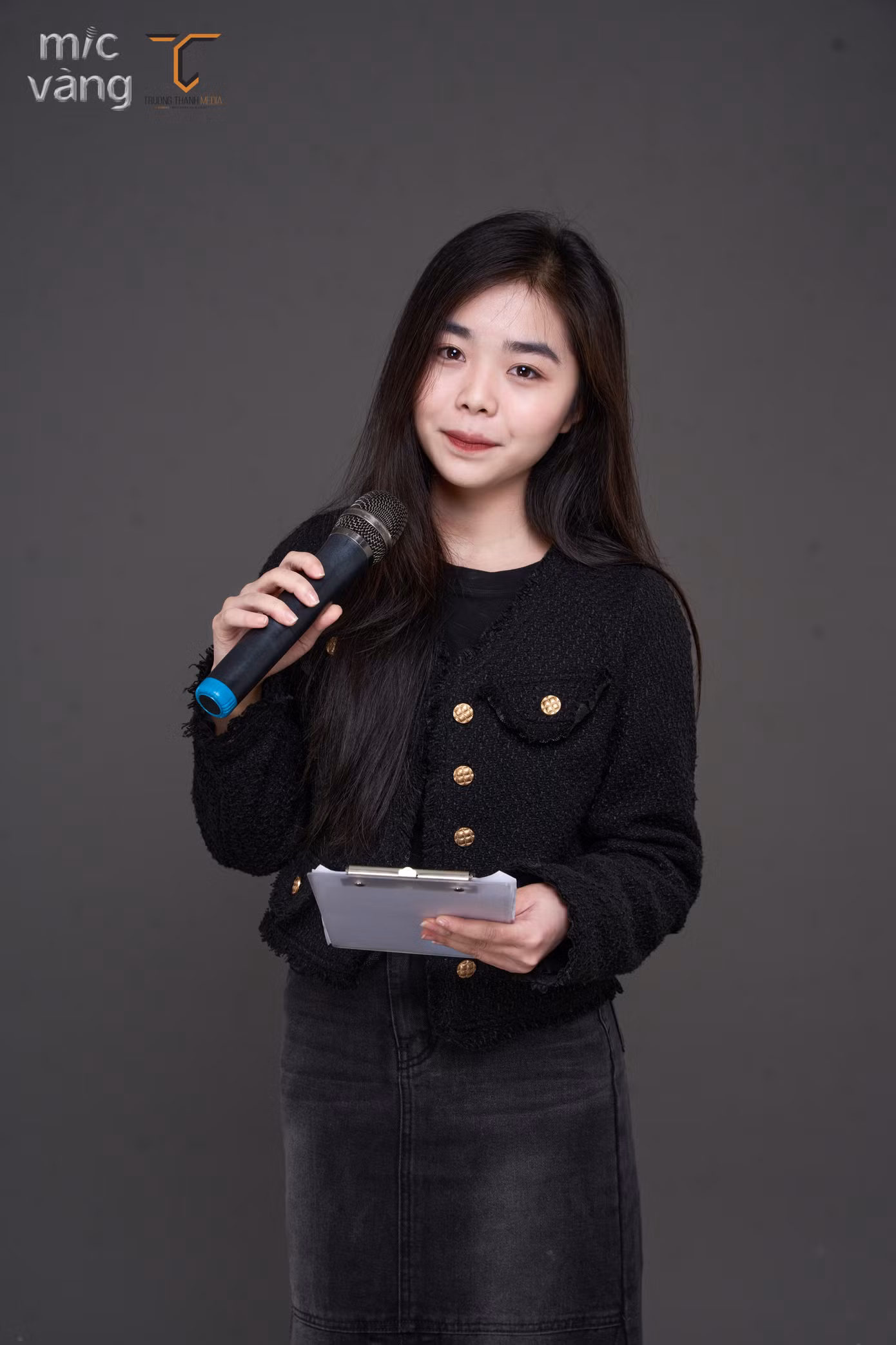 Phạm Hương Giang - cô sinh viên năm nhất ngành Báo chí đến từ Mỹ Đức, Hà Nội đã chính thức là Quý quân Mic vàng.