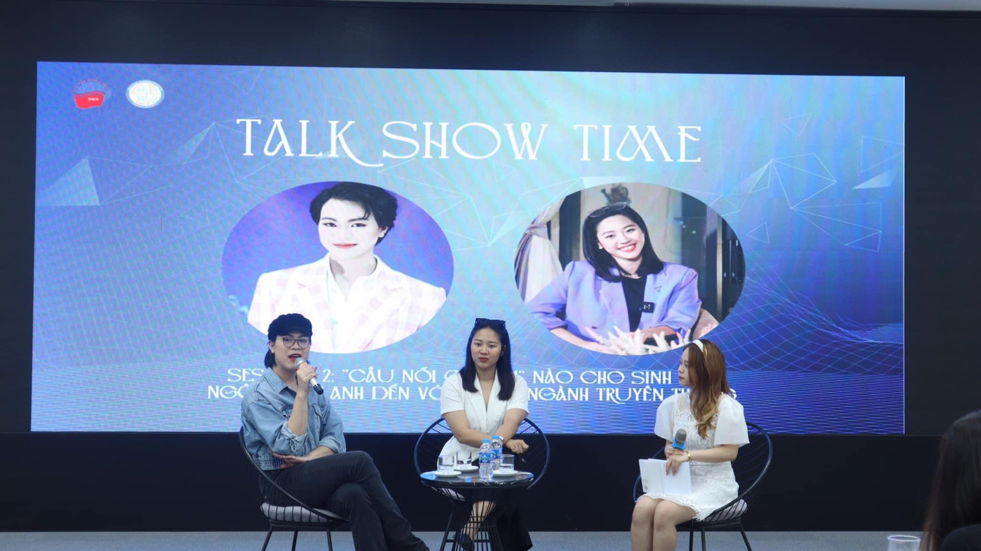 Ngọc Bích là MC cho một số chương trình, sự kiện trong Học viện. Ngọc Bích là MC cho một số chương trình, sự kiện trong Học viện.