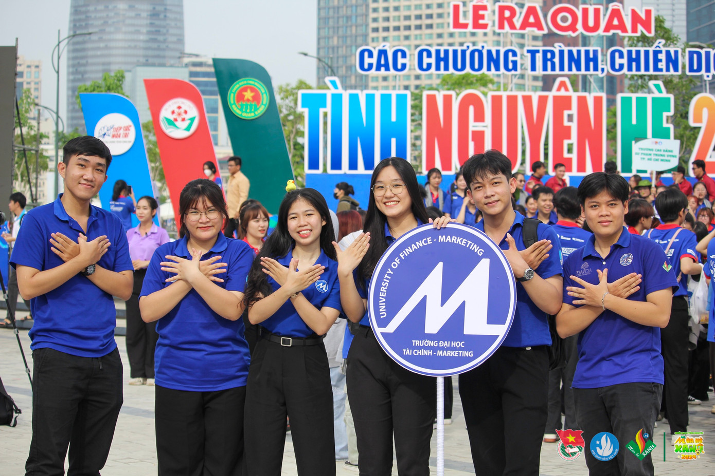 Điều hạnh phúc mà cô bạn nhận được khi tham gia hoạt động, phong trào Đoàn – Hội là gặp được những người bạn kề vai sát cánh và có chung lý tưởng. Điều hạnh phúc mà cô bạn nhận được khi tham gia hoạt động, phong trào Đoàn – Hội là gặp được những người bạn kề vai sát cánh và có chung lý tưởng.