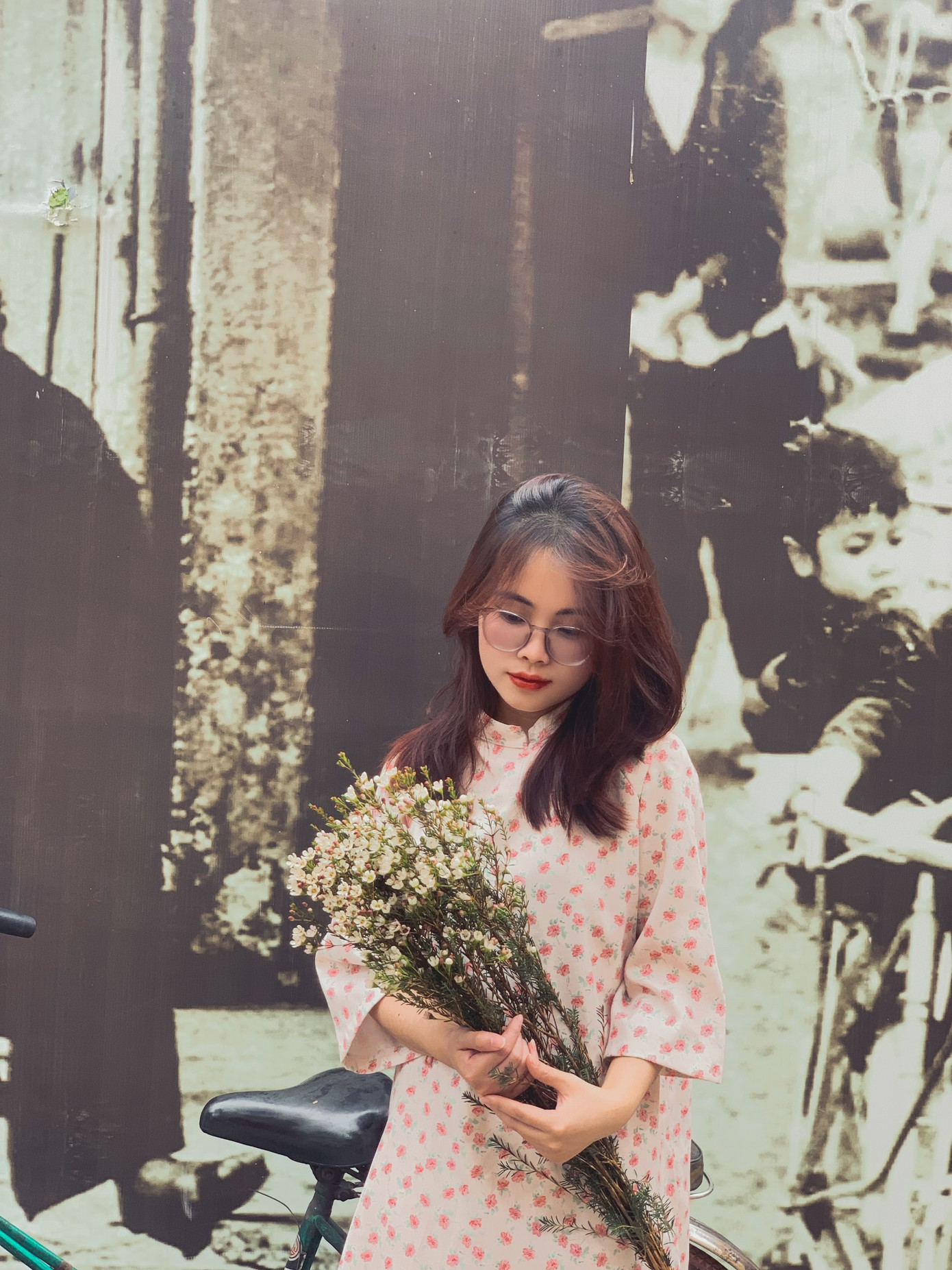 Thu Hồng mong ngóng đến Tết để về với vòng tay của bố mẹ. Thu Hồng mong ngóng đến Tết để về với vòng tay của bố mẹ.