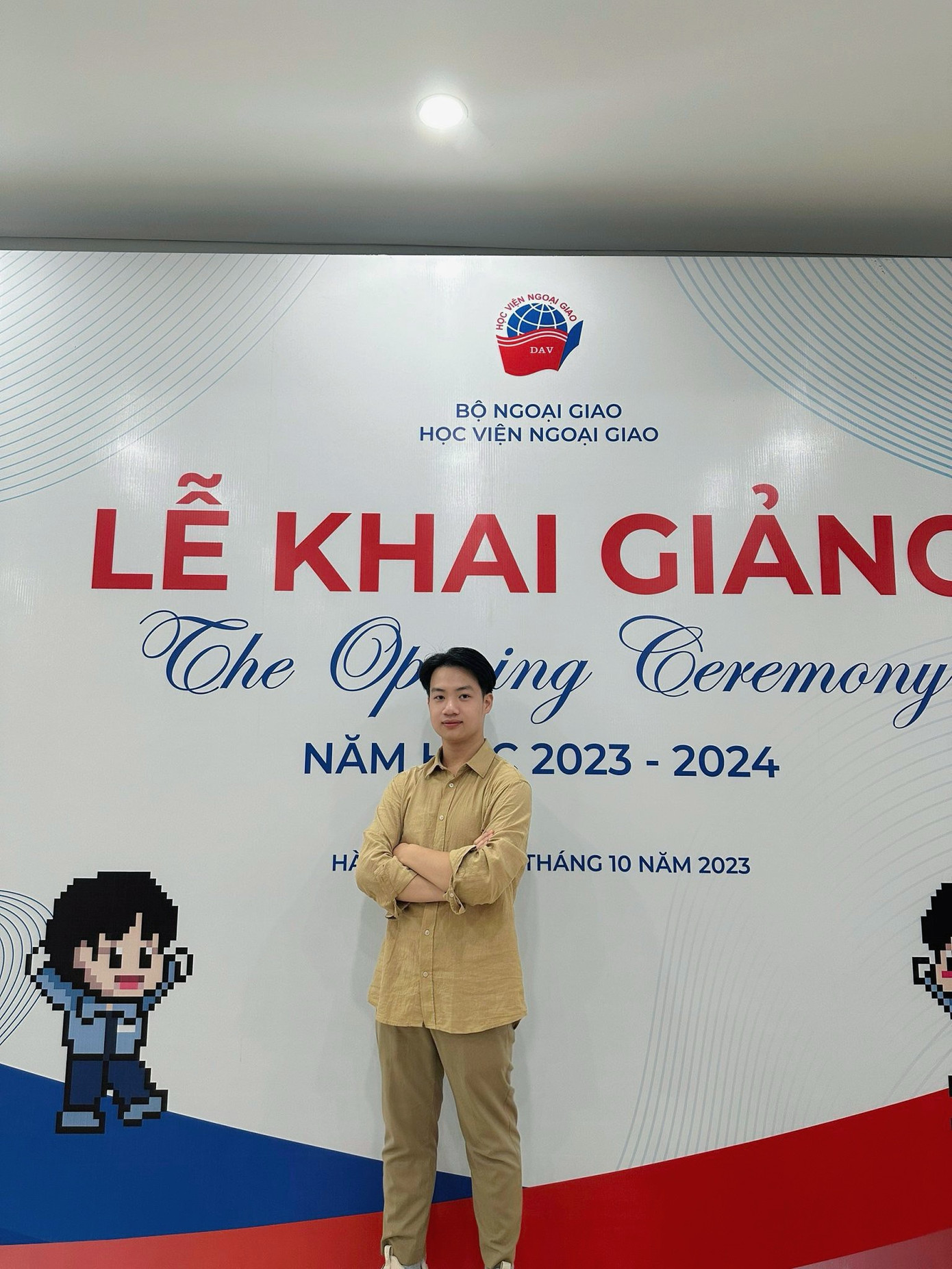 Anh Đức hiện đang là sinh viên năm nhất, Khoa Truyền thông và Văn hoá đối ngoại, Học viện Ngoại giao.