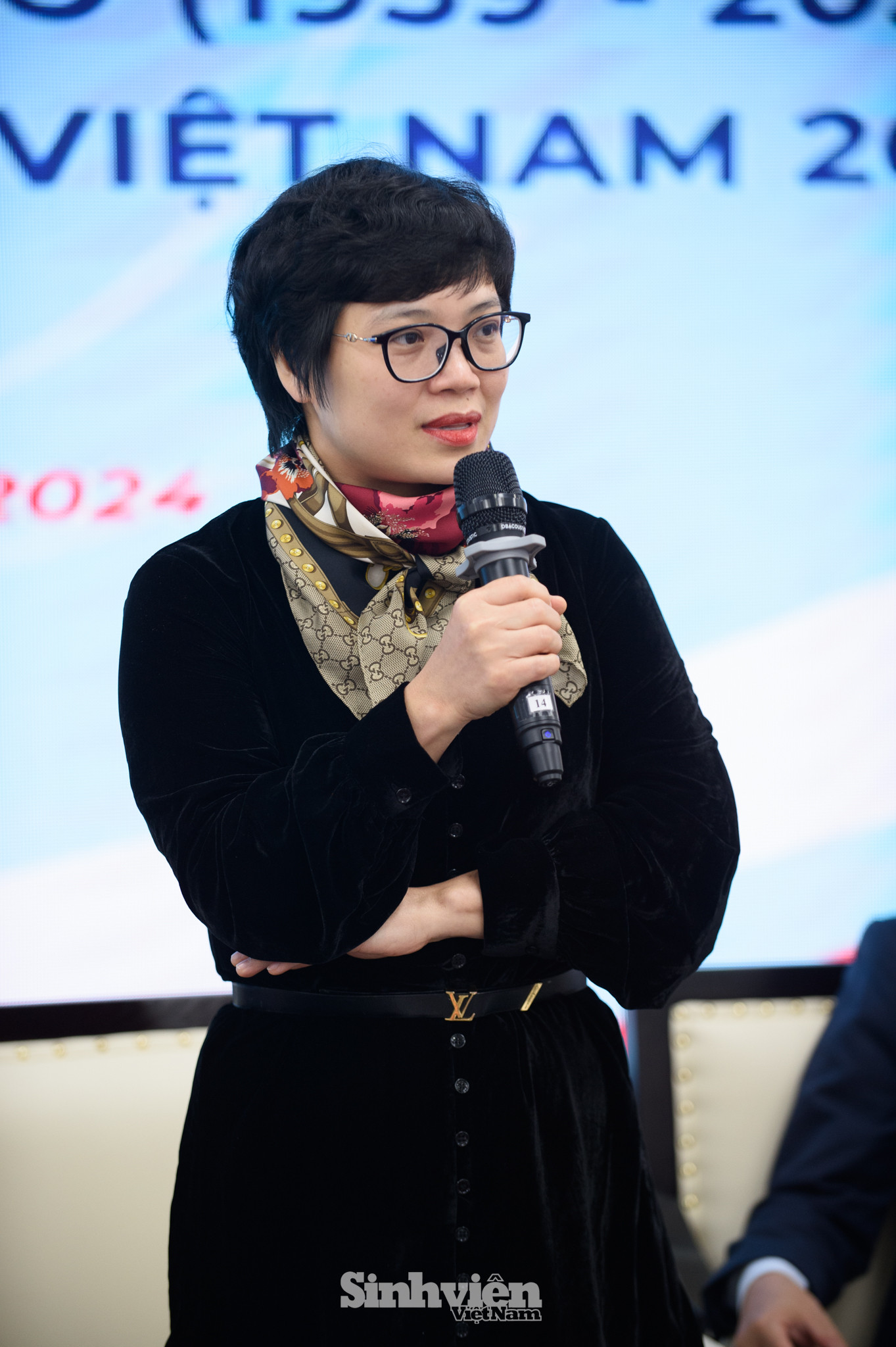 Những cựu sinh viên xuất sắc của Học viện Ngoại giao chia sẻ tại Chương trình Kỷ niệm 65 năm thành lập Học viện Ngoại giao.