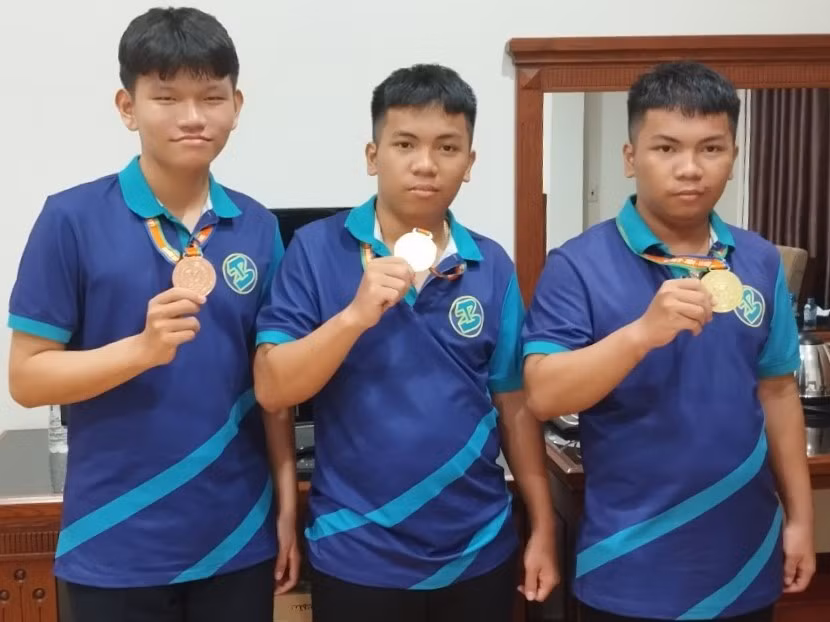 Hiền - Hậu thường xuyên mang HCV, mang vinh quang về cho Trường THPT chuyên Nguyễn Bỉnh Khiêm.