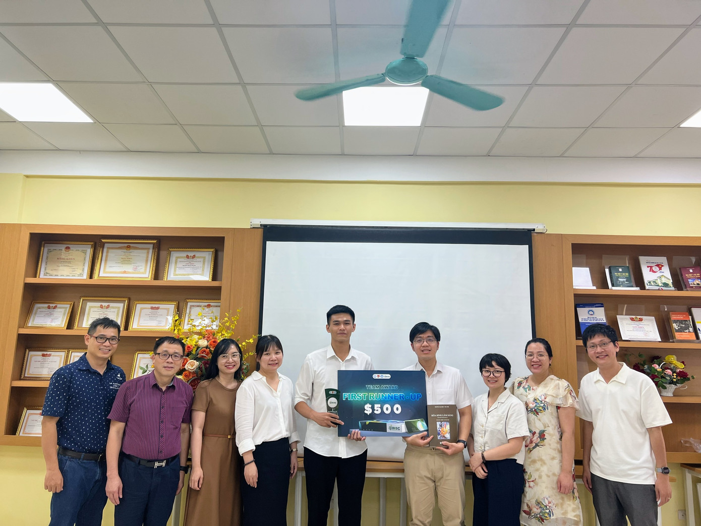 Tham dự cuộc thi Hóa sinh Y học quốc tế tại Trường Đại học Y Dược Thành phố Hồ Chí Minh. Tham dự cuộc thi Hóa sinh Y học quốc tế tại Trường Đại học Y Dược Thành phố Hồ Chí Minh.