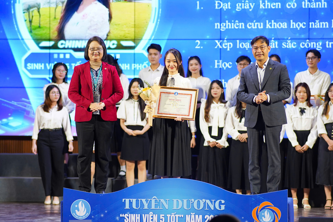 Trong năm học 2022-2023, Diệu Anh đã được Hội Sinh viên thành phố Hà Nội vinh danh là một trong những Sinh viên 5 tốt tiêu biểu của Thủ đô. Trong năm học 2022-2023, Diệu Anh đã được Hội Sinh viên thành phố Hà Nội vinh danh là một trong những Sinh viên 5 tốt tiêu biểu của Thủ đô.