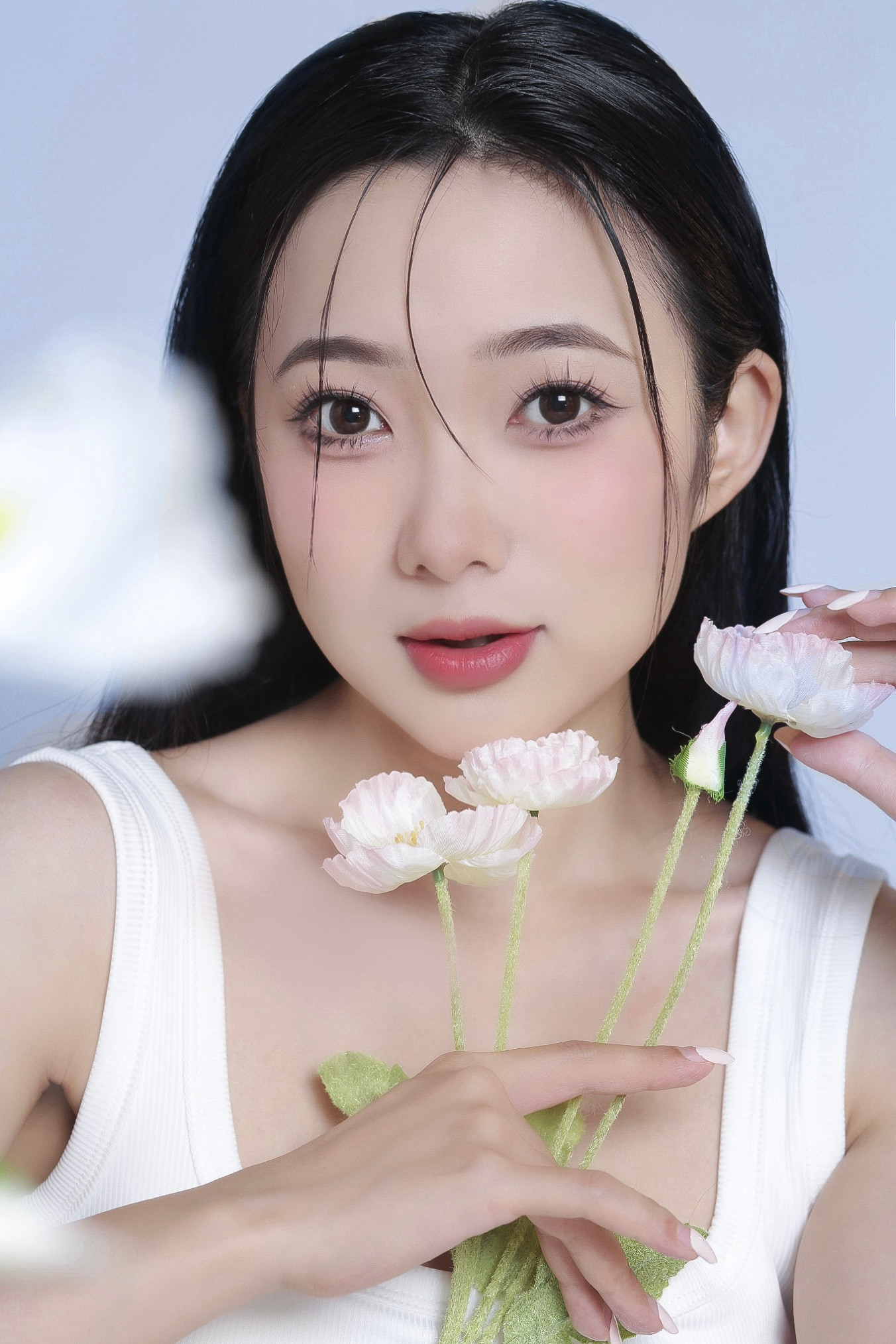 Lê Hà Phương được biết đến với tên gọi Tiêu Hạ, sinh năm 1995, là một cô giáo dạy Toán đầy tâm huyết đang sống và làm việc tại Hà Nội.