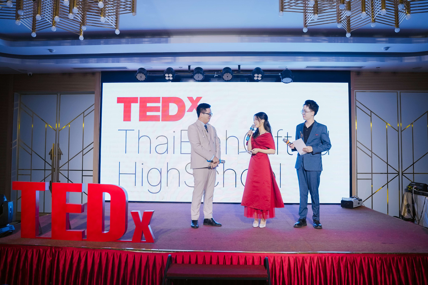 Phương Thảo làm MC song ngữ/ phiên dịch viên cho các hội thảo quốc tế Phương Thảo làm MC song ngữ/ phiên dịch viên cho các hội thảo quốc tế