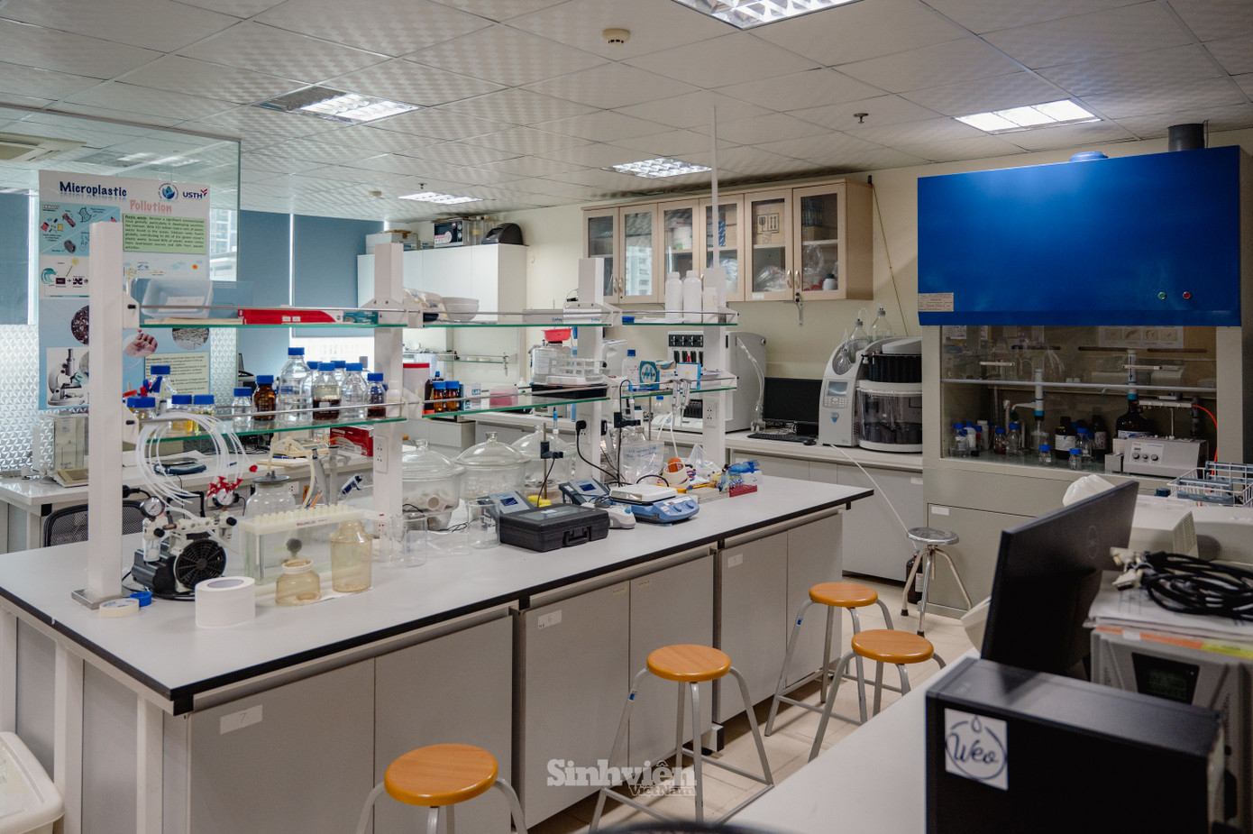 Phòng thí nghiệm Nghiên cứu môi trường. Phòng thí nghiệm Nghiên cứu môi trường.