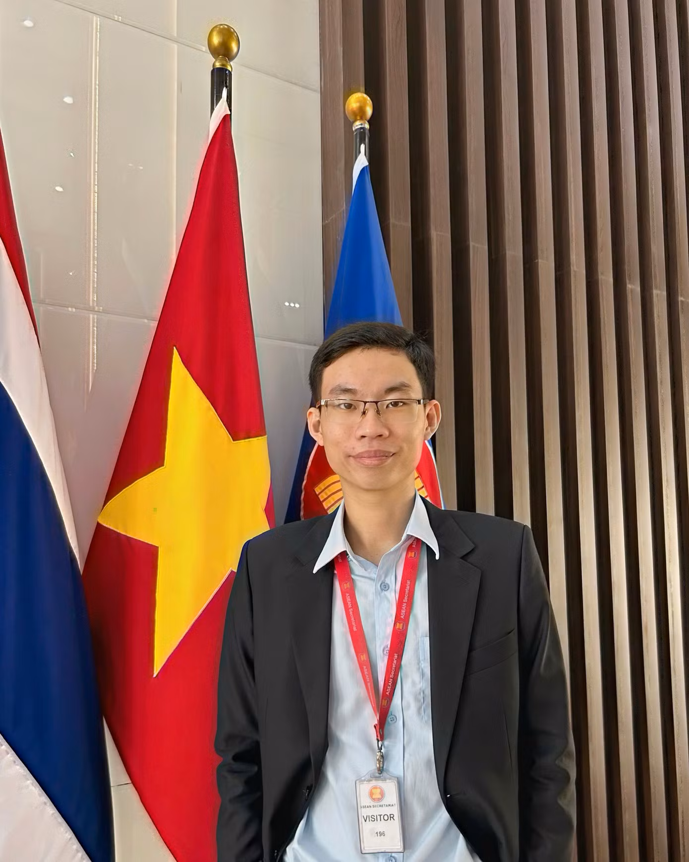 Nguyễn Thanh Hoàng là một trong hai Đại biểu thanh niên chính thức tham dự Hội nghị tổng kết Dự án Thanh niên Tình nguyện ASEAN với chủ đề: Thúc đẩy hợp tác thanh niên vì một ASEAN kiên cường tại Indonesia.