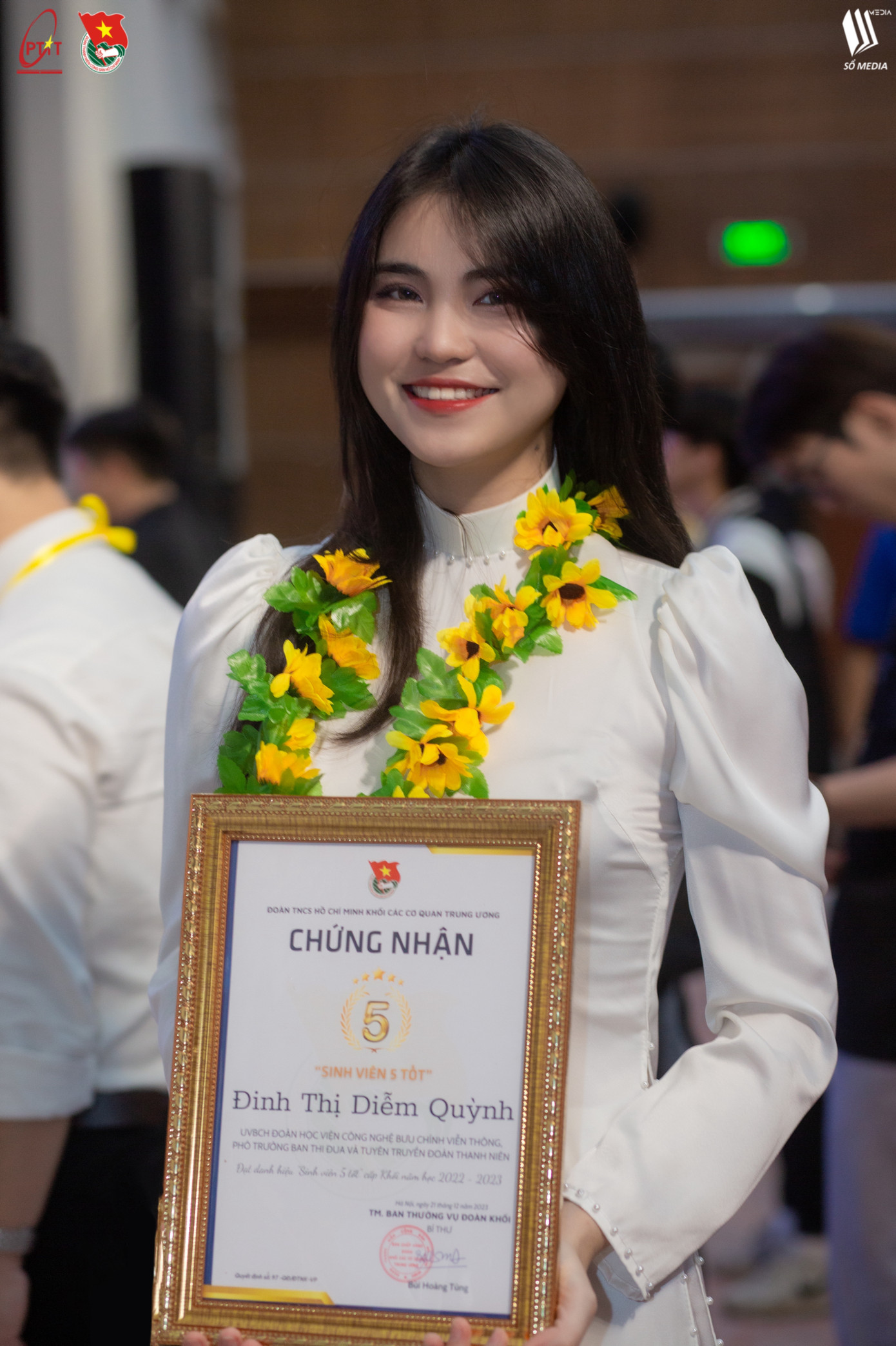 Đinh Thị Diễm Quỳnh (sinh năm 2003) là sinh viên Học viện Công nghệ Bưu chính Viễn thông (PTIT).