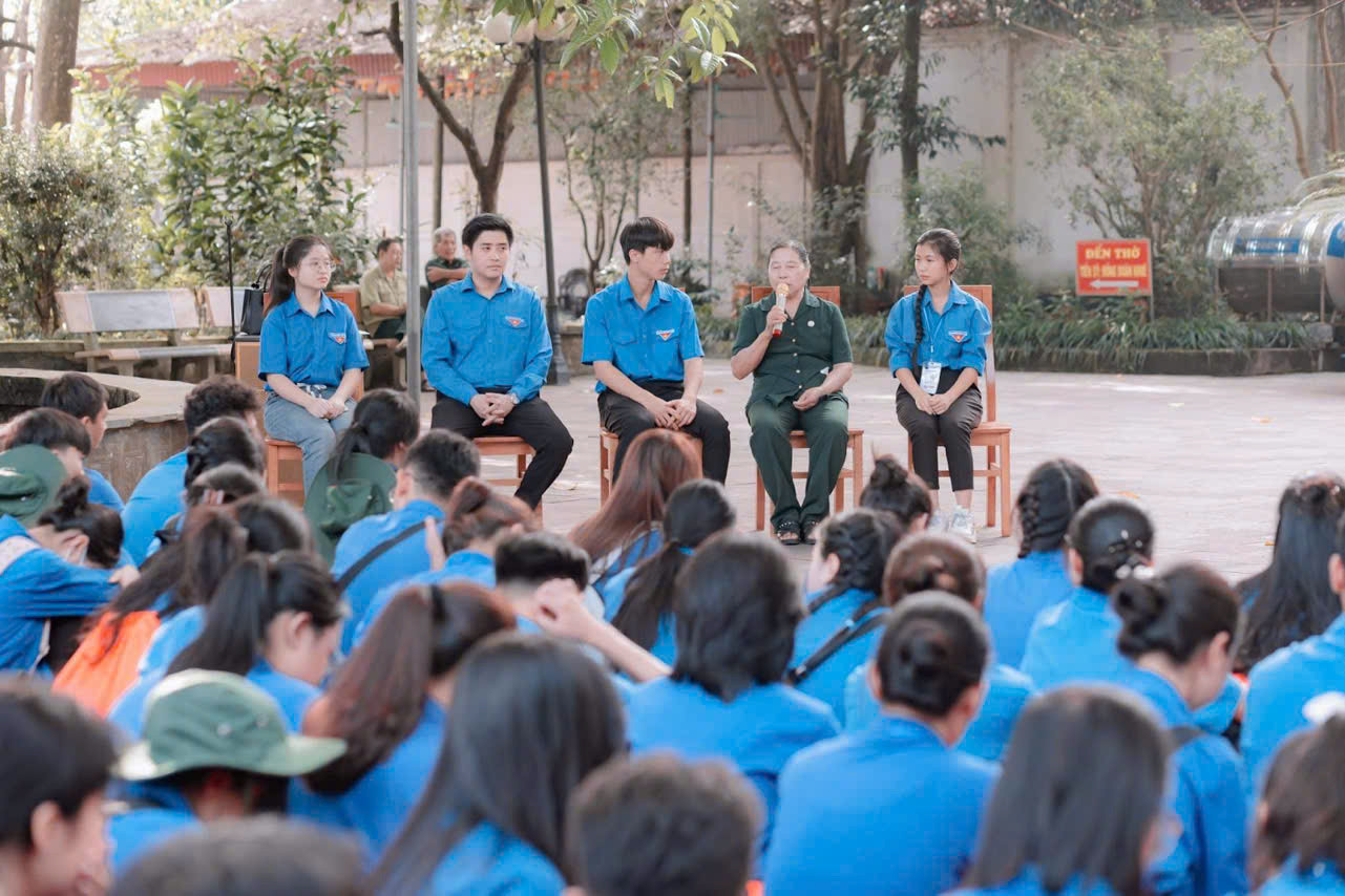 Mỹ Anh tham quan khu di tích ATK Định Hóa tại Thái Nguyên (Ảnh: Ngô Trung Hiếu).