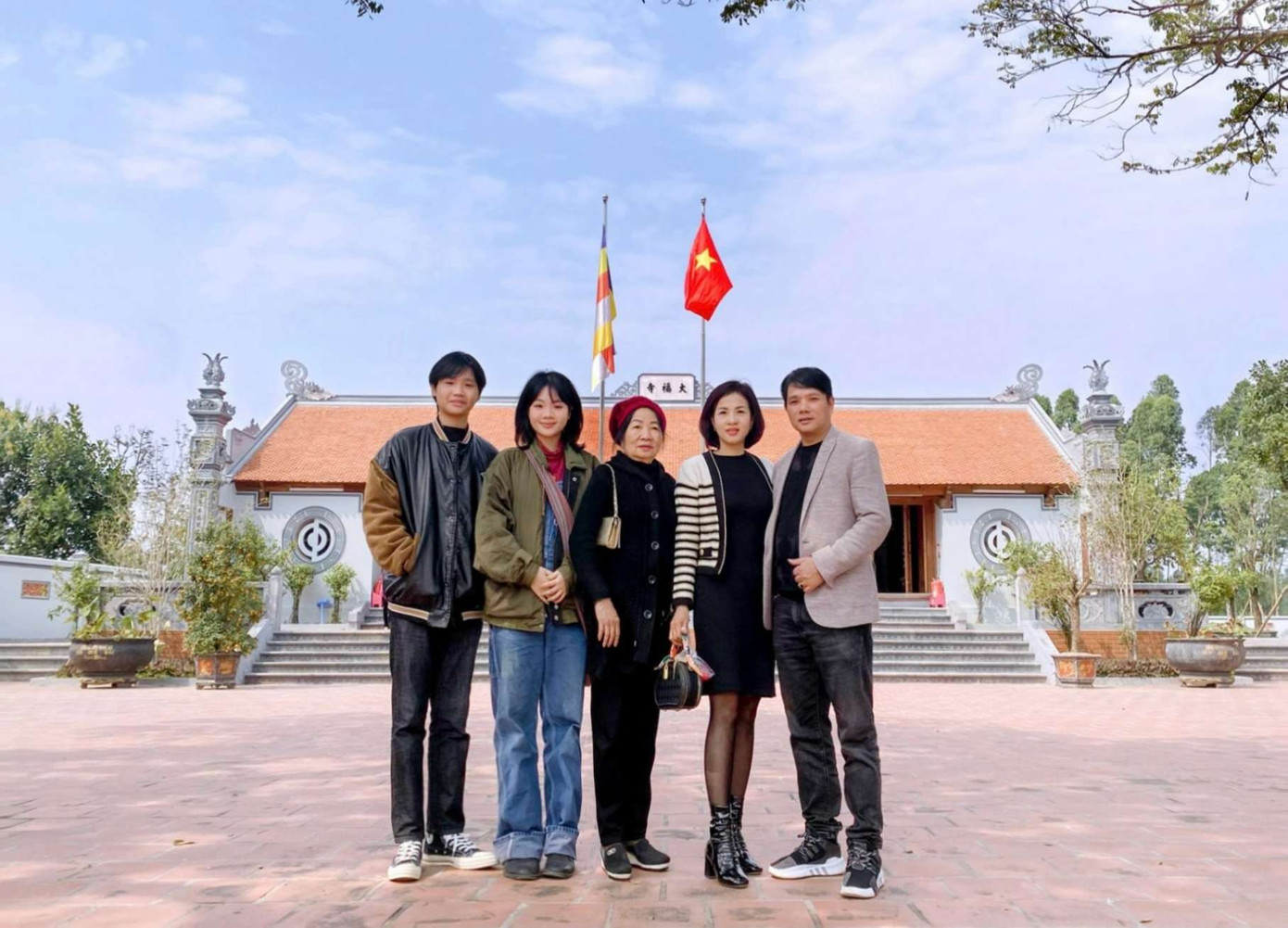 Gia đình của Thu Trang, hậu phương vững chắc của cô nàng trên con đường chinh phục ước mơ lớn. Gia đình của Thu Trang, hậu phương vững chắc của cô nàng trên con đường chinh phục ước mơ lớn.