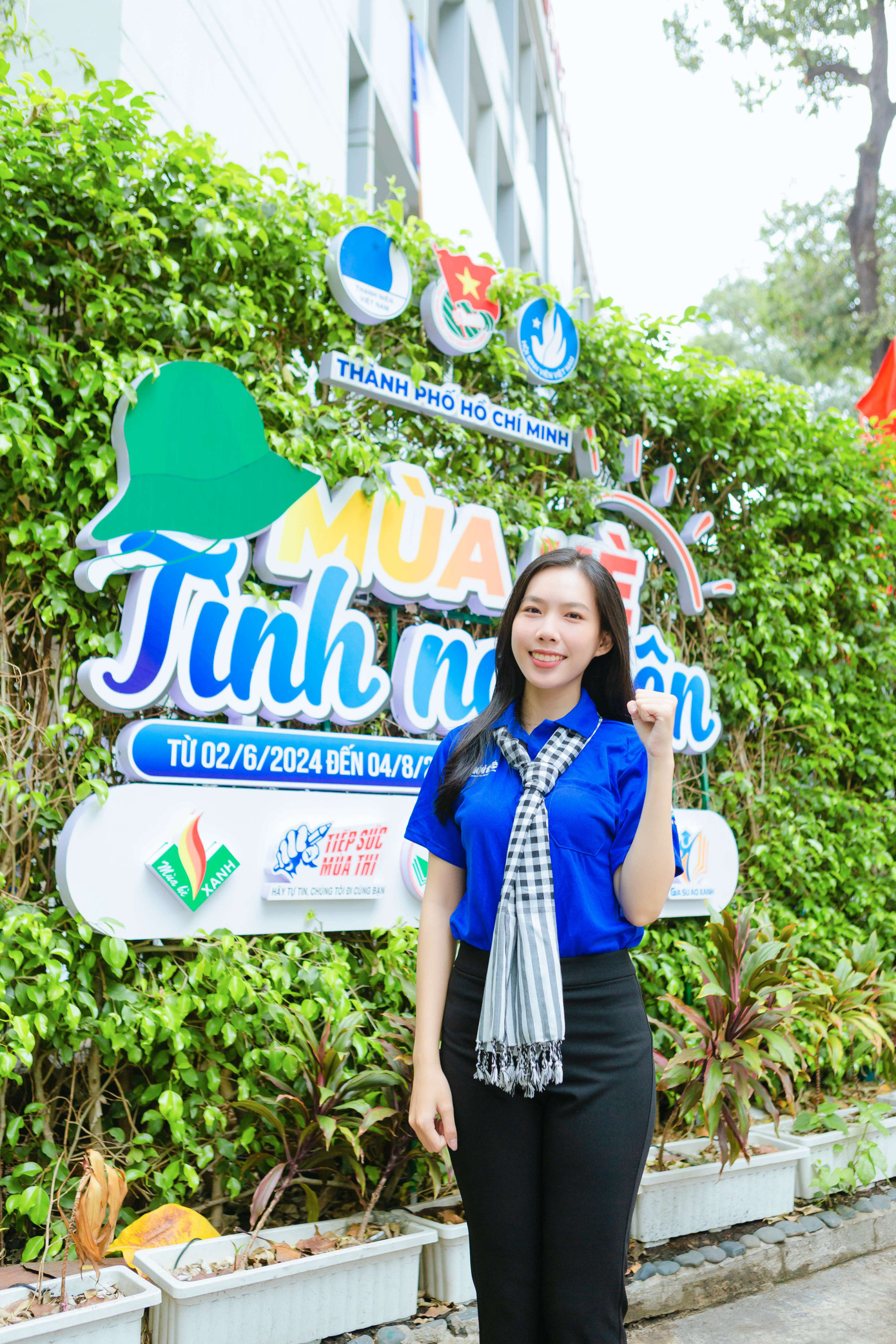 Đoàn Ngọc Hân - sinh viên năm 4, khoa Đào tạo đặc biệt, Trường Đại học Mở TP. HCM. Đoàn Ngọc Hân - sinh viên năm 4, khoa Đào tạo đặc biệt, Trường Đại học Mở TP. HCM.