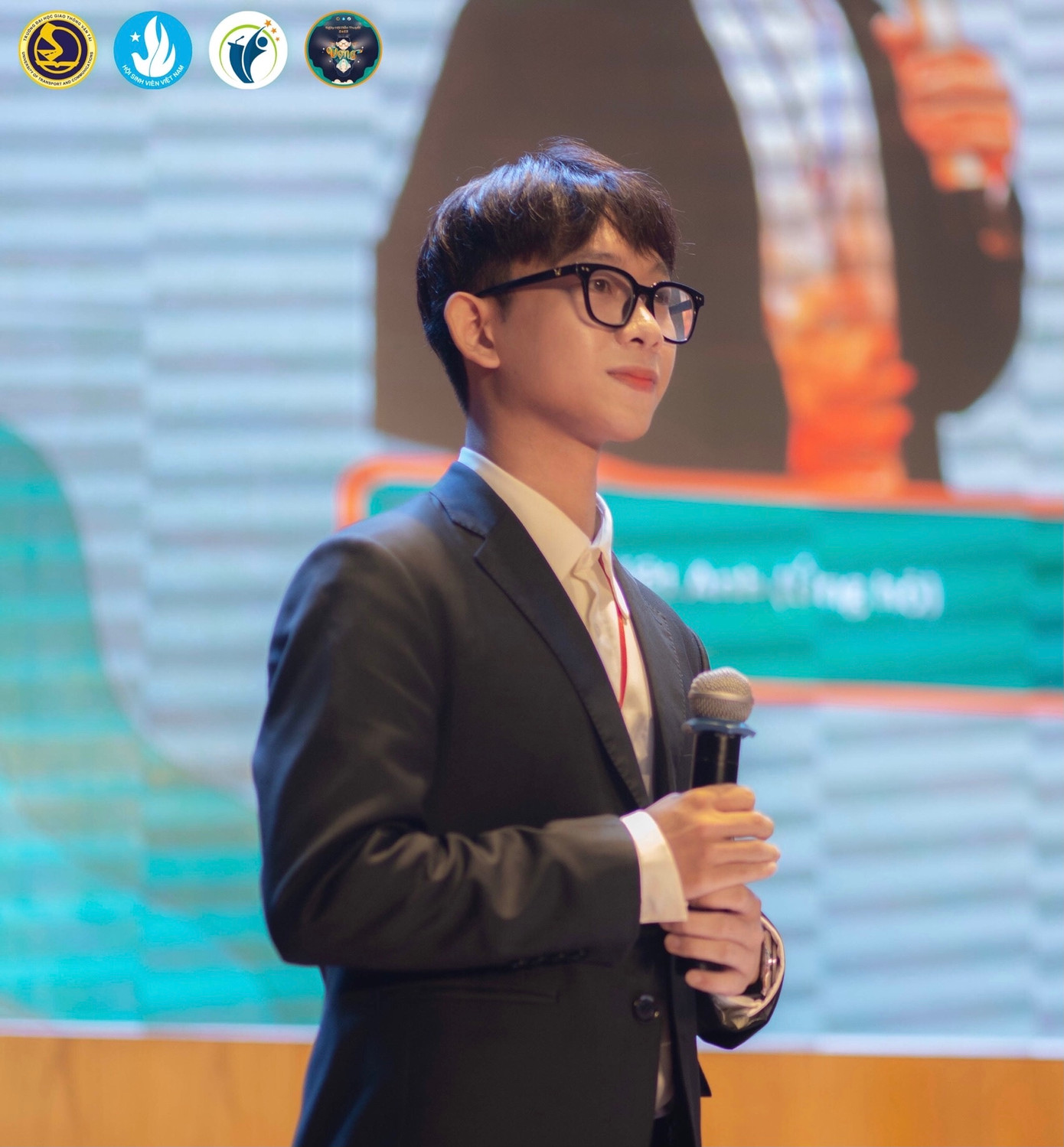 Việt Anh là thí sinh tại đêm chung kết Ngày Hội Diễn Thuyết 2023.