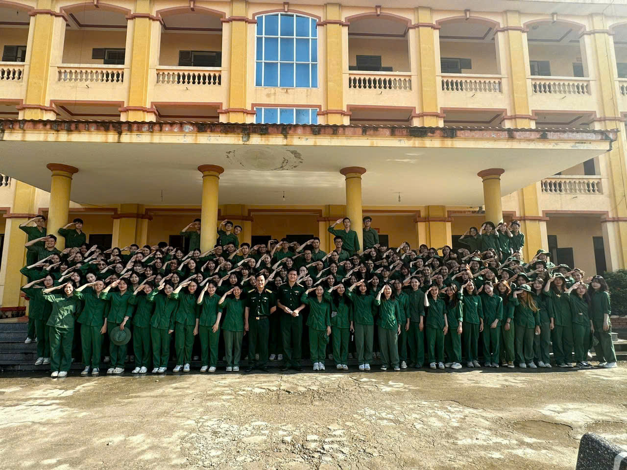 24 ngày tại Trường Quân sự Quân khu 2 Vĩnh Phúc đều chất chứa nhiều kỉ niệm đáng nhớ của đại đội. 24 ngày tại Trường Quân sự Quân khu 2 Vĩnh Phúc đều chất chứa nhiều kỉ niệm đáng nhớ của đại đội.