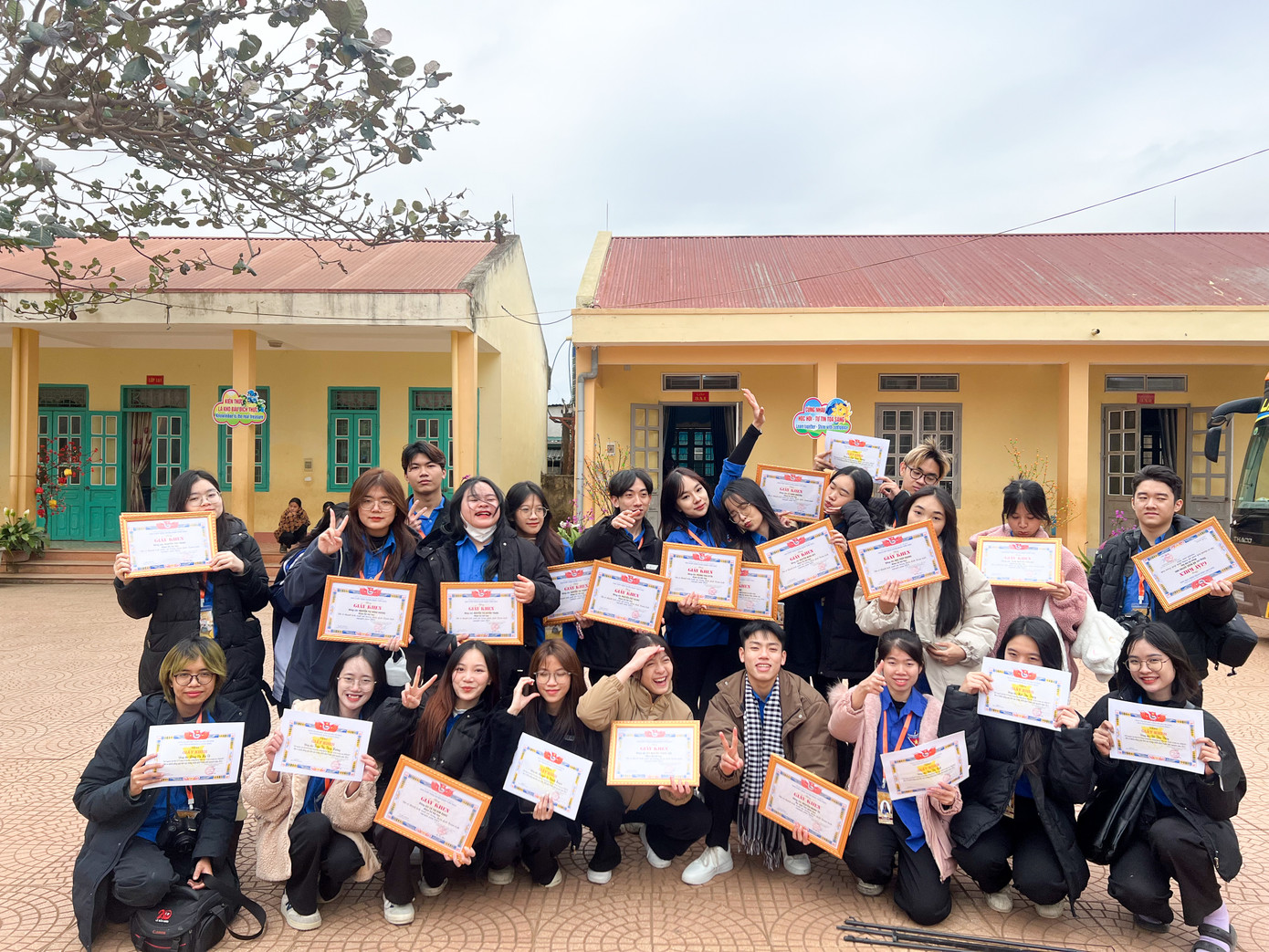 Thu Uyên làm đội phó Chiến dịch tình nguyện Hoa nắng Điện Biên 2024. Thu Uyên làm đội phó Chiến dịch tình nguyện Hoa nắng Điện Biên 2024.