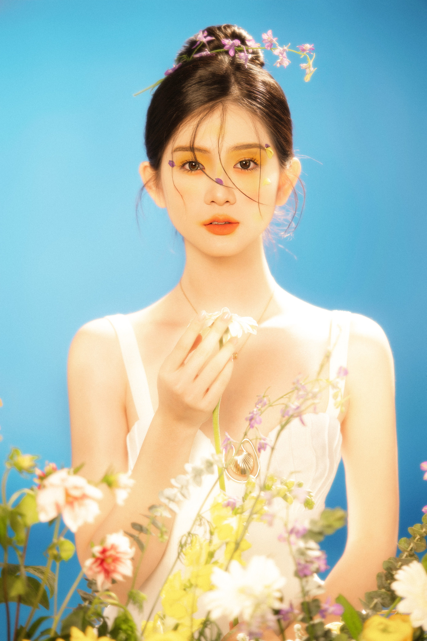 Nguyễn Thị Tuyết Mai (sinh năm 2001) được biết đến là một người sáng tạo nội dung lan tỏa nhiều giá trị tích cực trên đa nền tảng với cái tên “Tuyết Mai Lây Dì”. Nguyễn Thị Tuyết Mai (sinh năm 2001) được biết đến là một người sáng tạo nội dung lan tỏa nhiều giá trị tích cực trên đa nền tảng với cái tên “Tuyết Mai Lây Dì”.