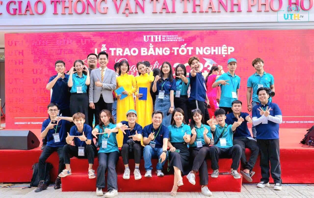 Đảm nhiệm vai trò dẫn chương trình trong các hoạt động sinh viên.