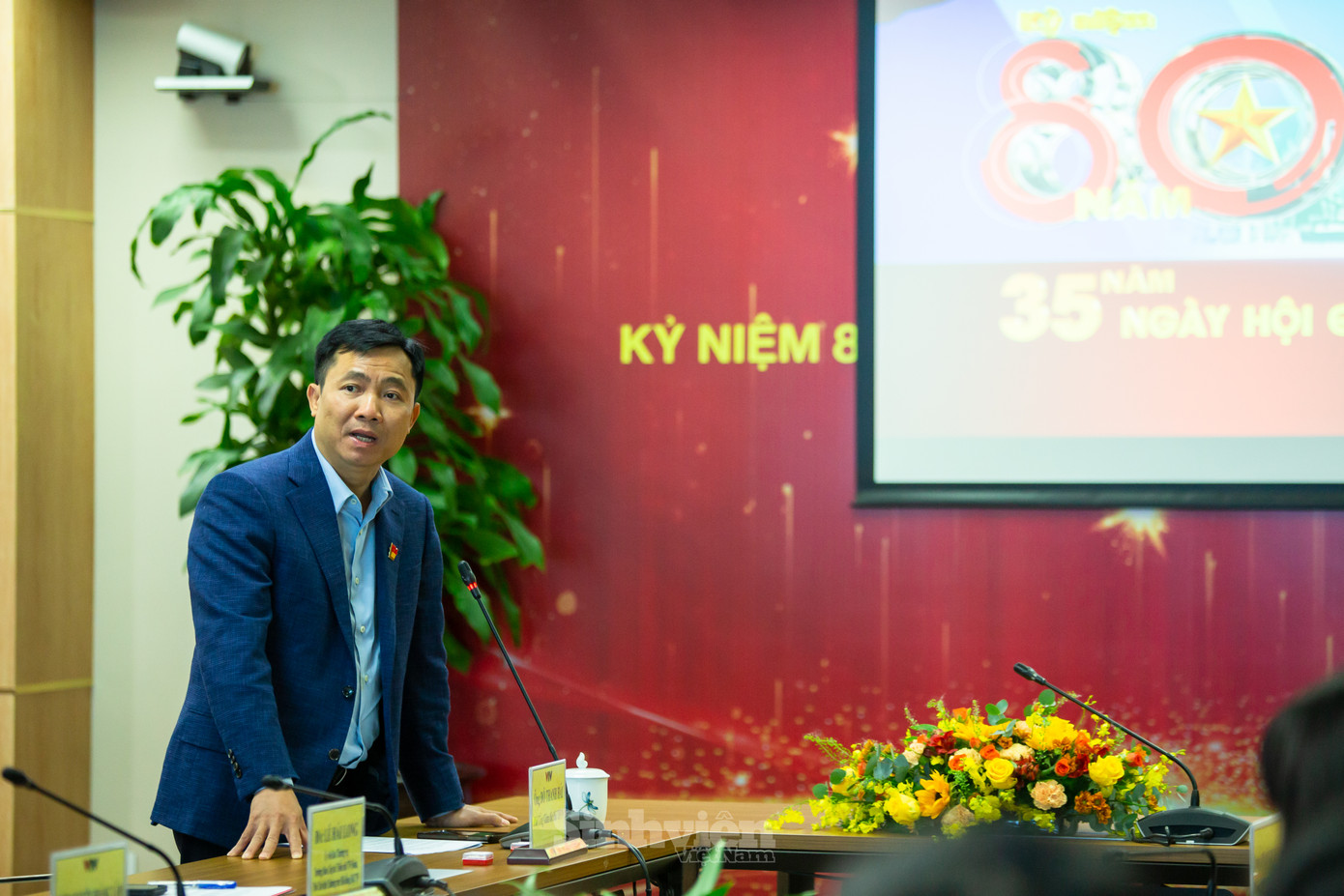 Ông Đỗ Thanh Hải - Phó Tổng Giám đốc Đài Truyền hình Việt Nam chia sẻ tại buổi họp báo: "Dấu mốc 80 năm ngày thành lập Quân đội Nhân dân Việt Nam là một trong những sự kiện quan trọng nhất trong năm 2024, được triển khai nội dung tuyên truyền đa dạng trên các kênh sóng và nền tảng số. Ngày nay Quân đội Nhân dân Việt Nam không ngừng vươn xa hơn, thực hiện những sứ mệnh cao cả hơn. Với sứ mệnh tuyên truyền, thông qua chuỗi sự kiện, chúng tôi bày tỏ lòng kính trọng, biết ơn những người đã cống hiến cho Quân đội Việt Nam trong suốt chiều dài lịch sử đất nước."