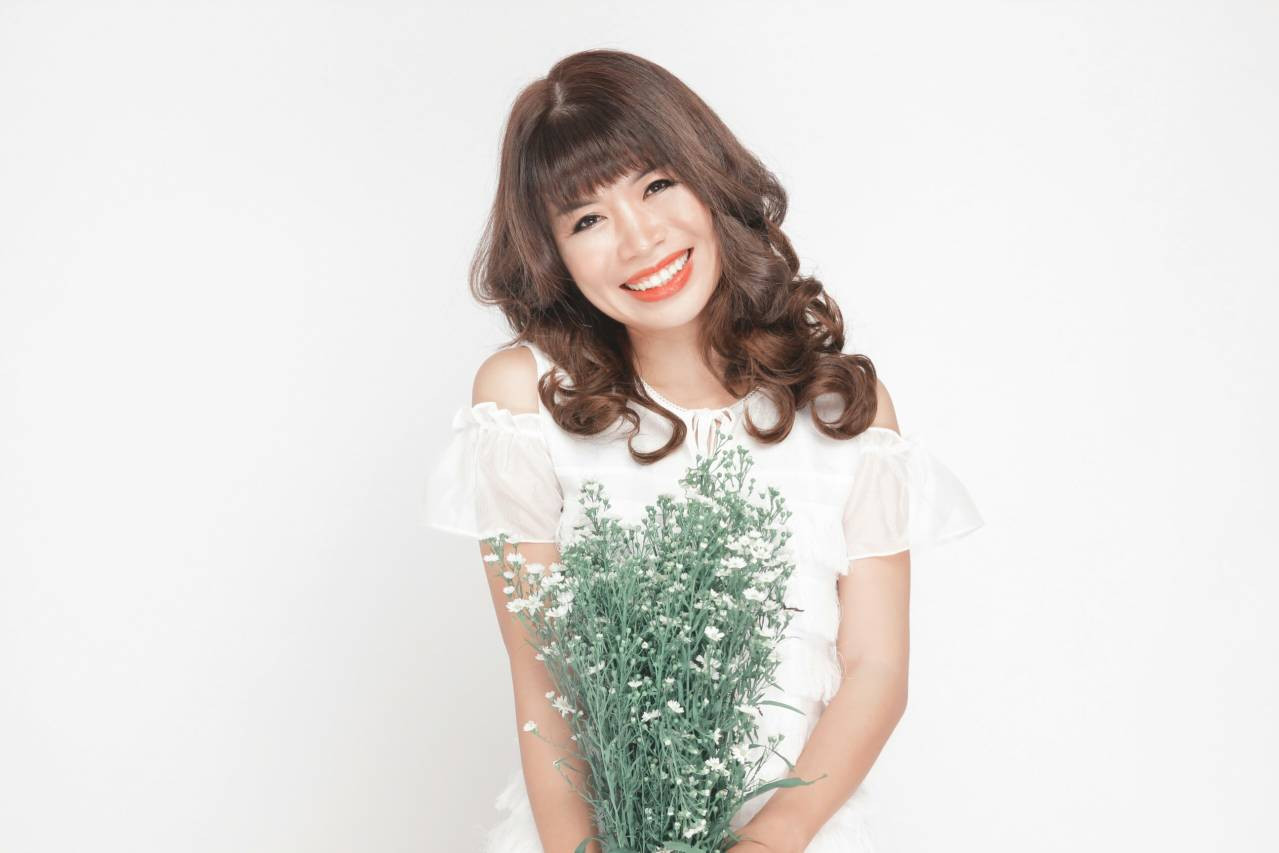 Chị Thi Thảo là cựu sinh viên Trường Đại học Ngoại thương. Chị Thi Thảo là cựu sinh viên Trường Đại học Ngoại thương.