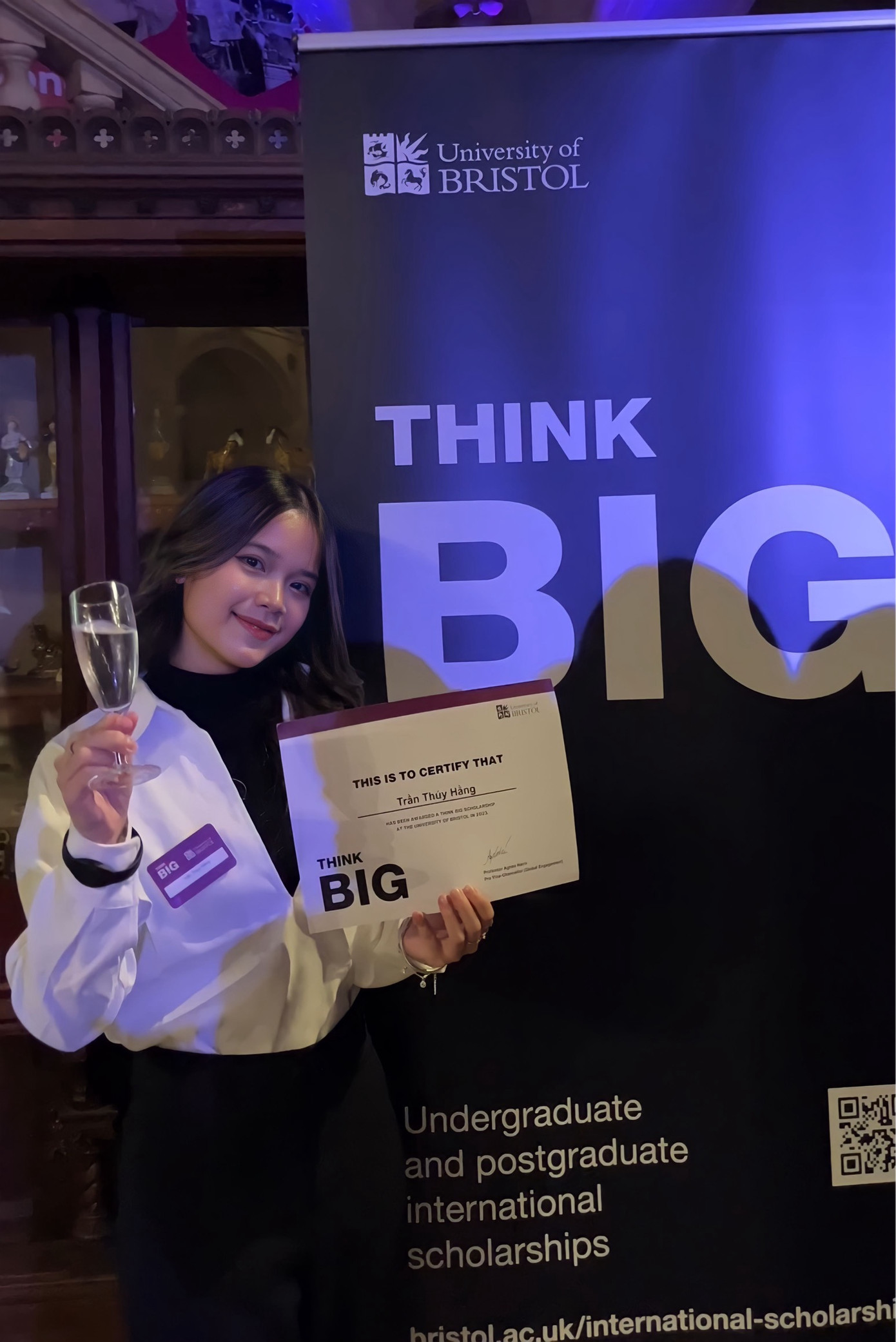 Thúy Hằng nhận học bổng Think Big tại sự kiện Think Big Orientation Day 2023.