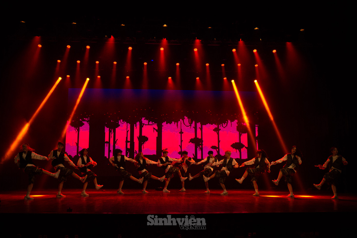 Fire Junior đốt cháy sân khấu với một tiết mục mang đậm dấu ấn cá nhân.