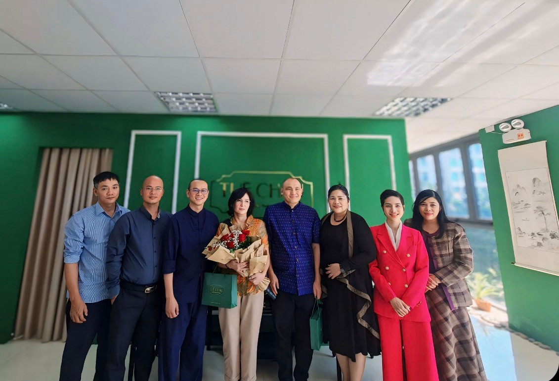 Đại sứ Cộng hòa Kazakhstan Kanat Tumysh cùng phu nhân đã có chuyến thăm và làm việc tại văn phòng Tuệ Châu.