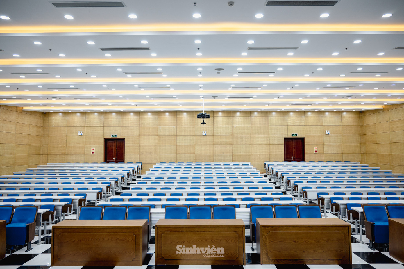Hội trường hiện đại tại USTH. Hội trường hiện đại tại USTH.