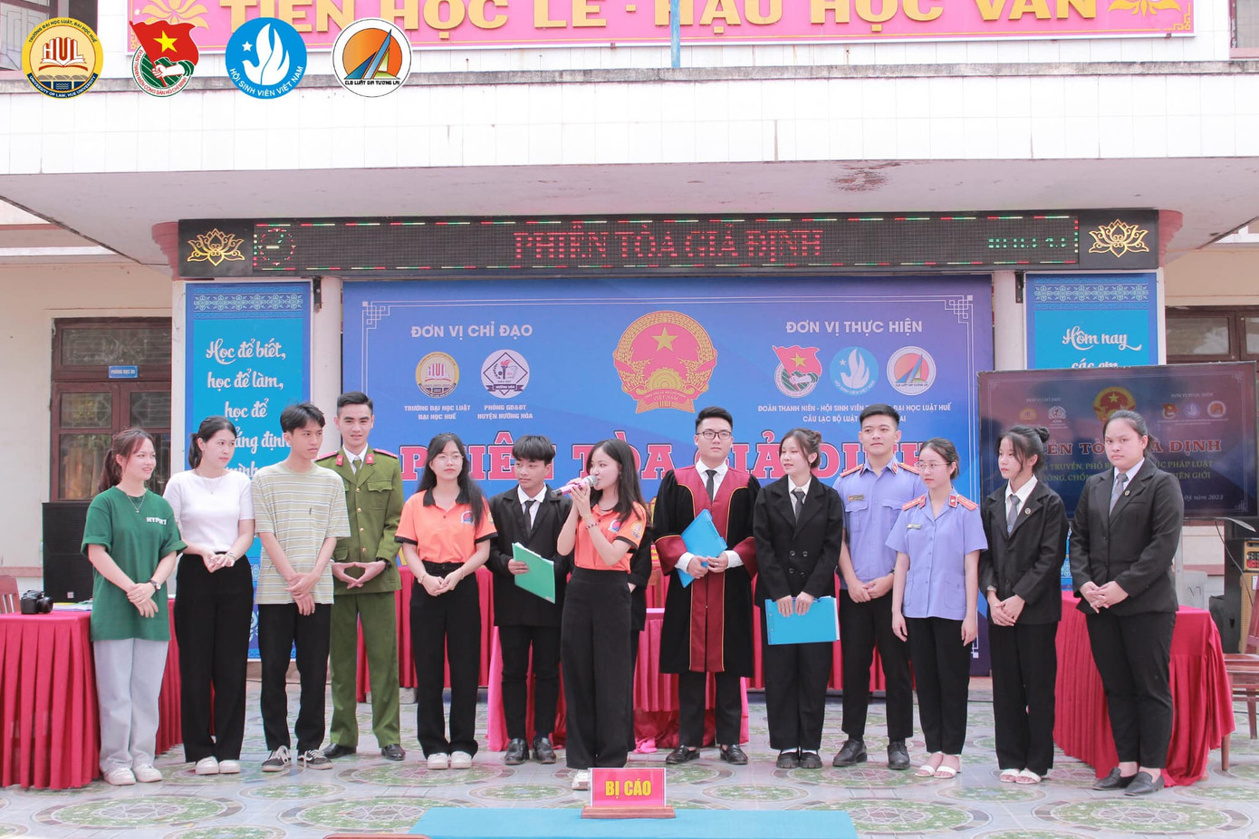 Tích cực tham gia các hoạt động tuyên truyền pháp luật ở các điểm trường tại Thừa Thiên Huế.