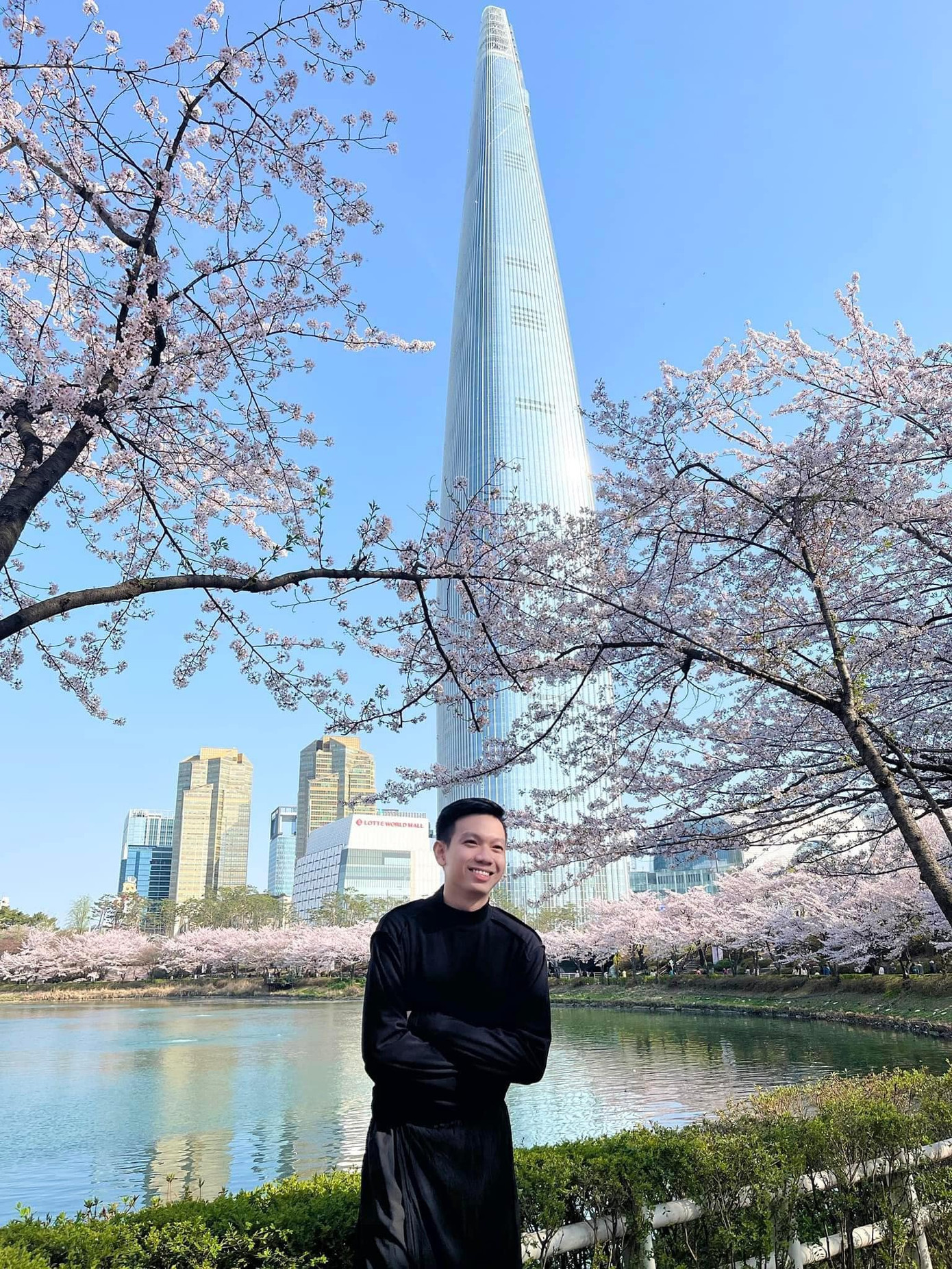 Quốc Toàn khẳng định dù đi đâu, làm gì thì anh chàng vẫn luôn hướng về quê hương Việt Nam. Quốc Toàn khẳng định dù đi đâu, làm gì thì anh chàng vẫn luôn hướng về quê hương Việt Nam.