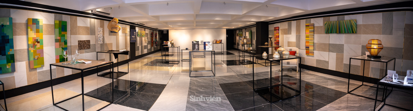 Không gian bên trong phòng trưng bày.