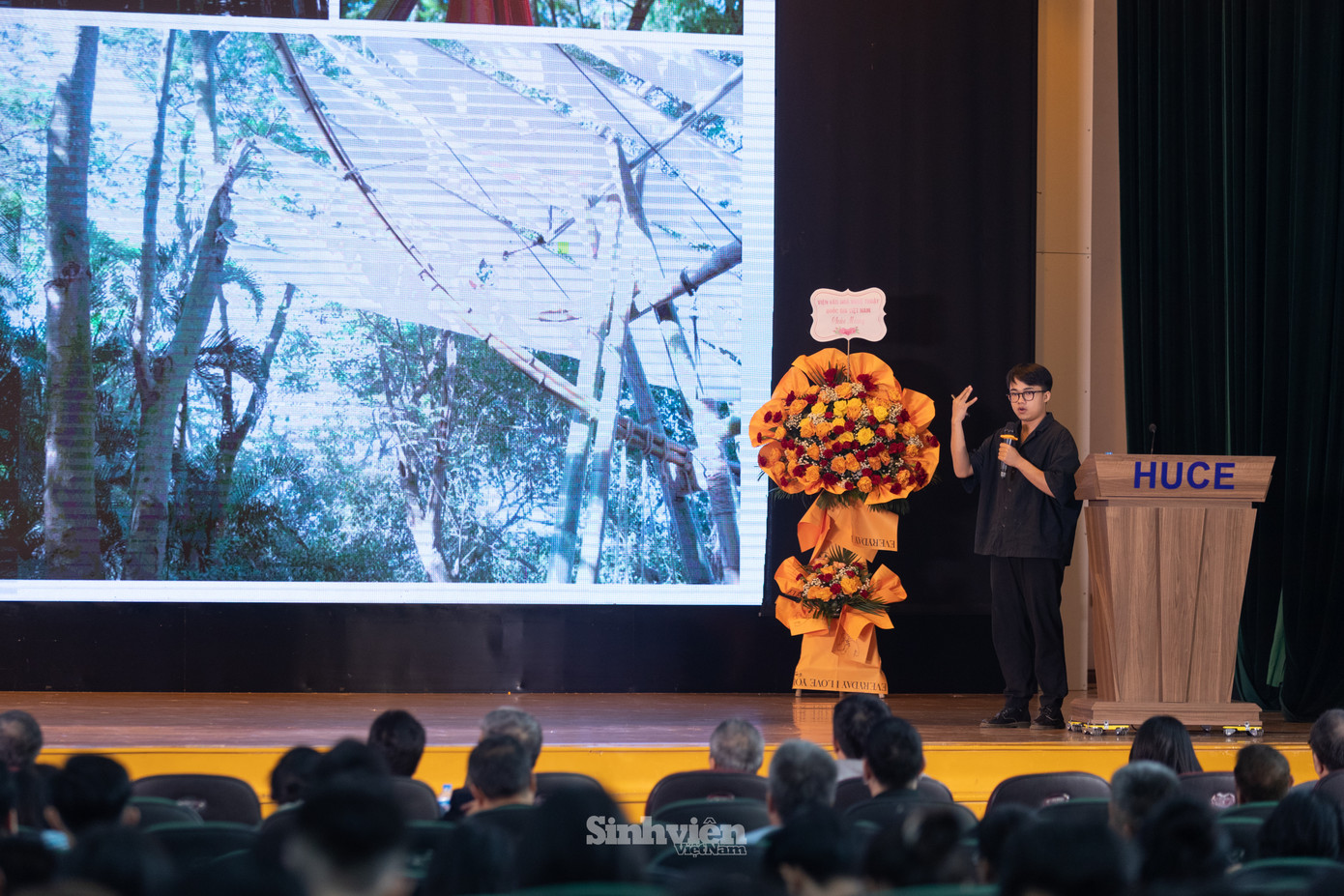 Sinh viên Trường Đại học Xây dựng Hà Nội thuyết trình tại AsiaMeets 2024.