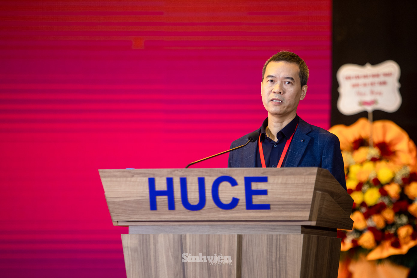 Nhà thiết kế Phạm Huyền Kiêu phát biểu tại Lễ khai mạc.