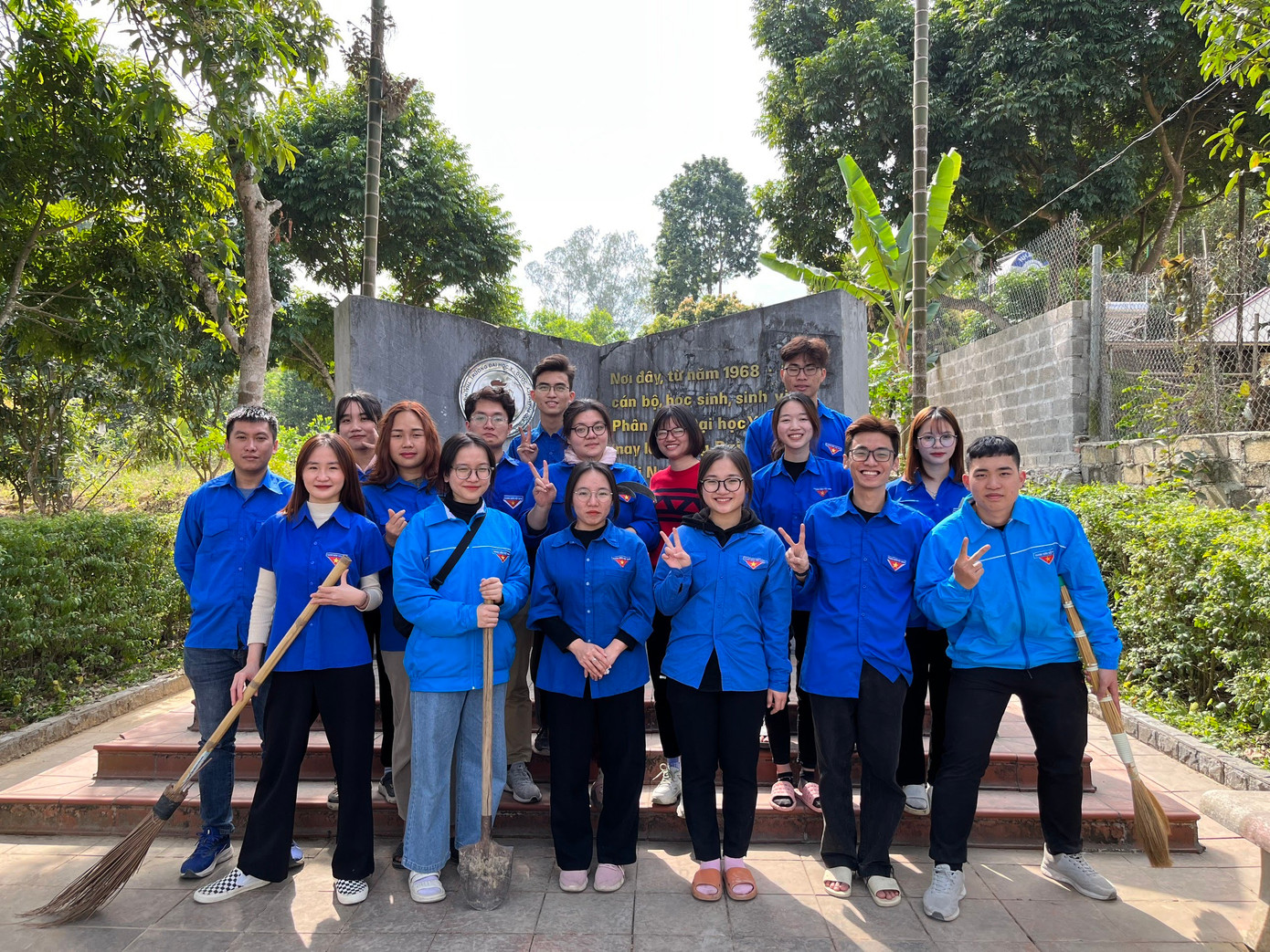 Với Minh Tú, cuộc sống là cho đi, đâu chỉ nhận lại riêng mình. Với Minh Tú, cuộc sống là cho đi, đâu chỉ nhận lại riêng mình.