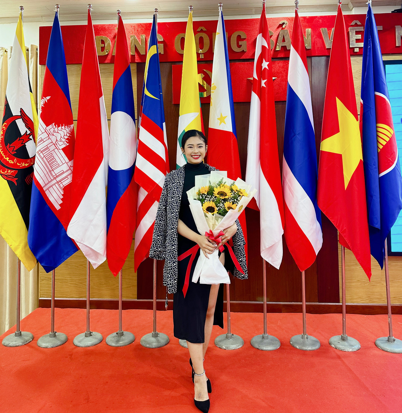 Với sự cố gắng không ngừng nghỉ, Trang đã gặt hái được một số thành tựu tuổi trẻ. Với sự cố gắng không ngừng nghỉ, Trang đã gặt hái được một số thành tựu tuổi trẻ.