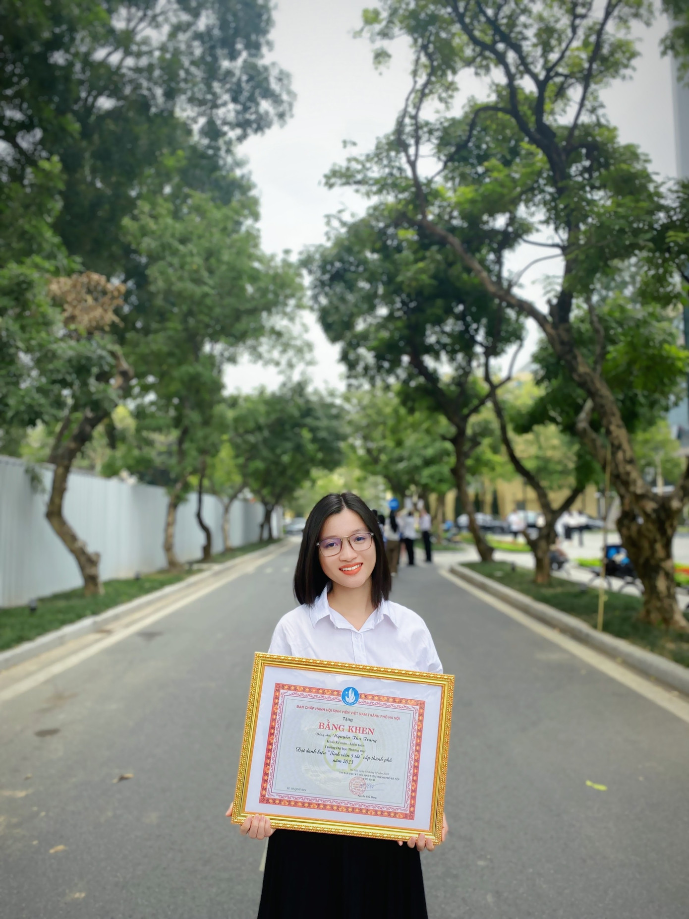 Nguyễn Thu Trang - Lớp trưởng lớp hành chính K57DK1, Viện Kế toán - Kiểm toán, Trường Đại học Thương mại.