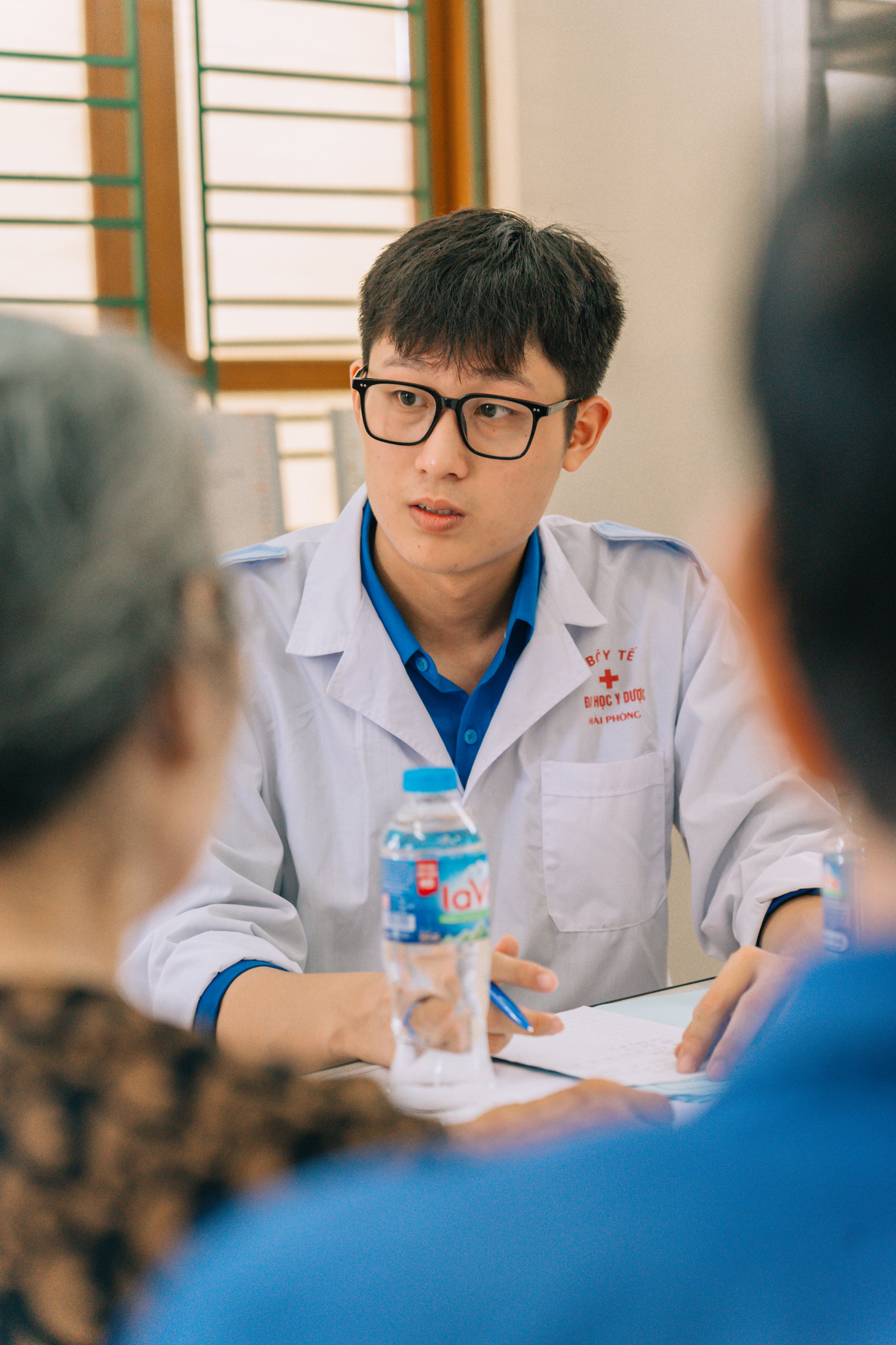 Xuân Tiến cảm thấy rất vui khi được tham gia khám bệnh tình nguyện. Xuân Tiến cảm thấy rất vui khi được tham gia khám bệnh tình nguyện.