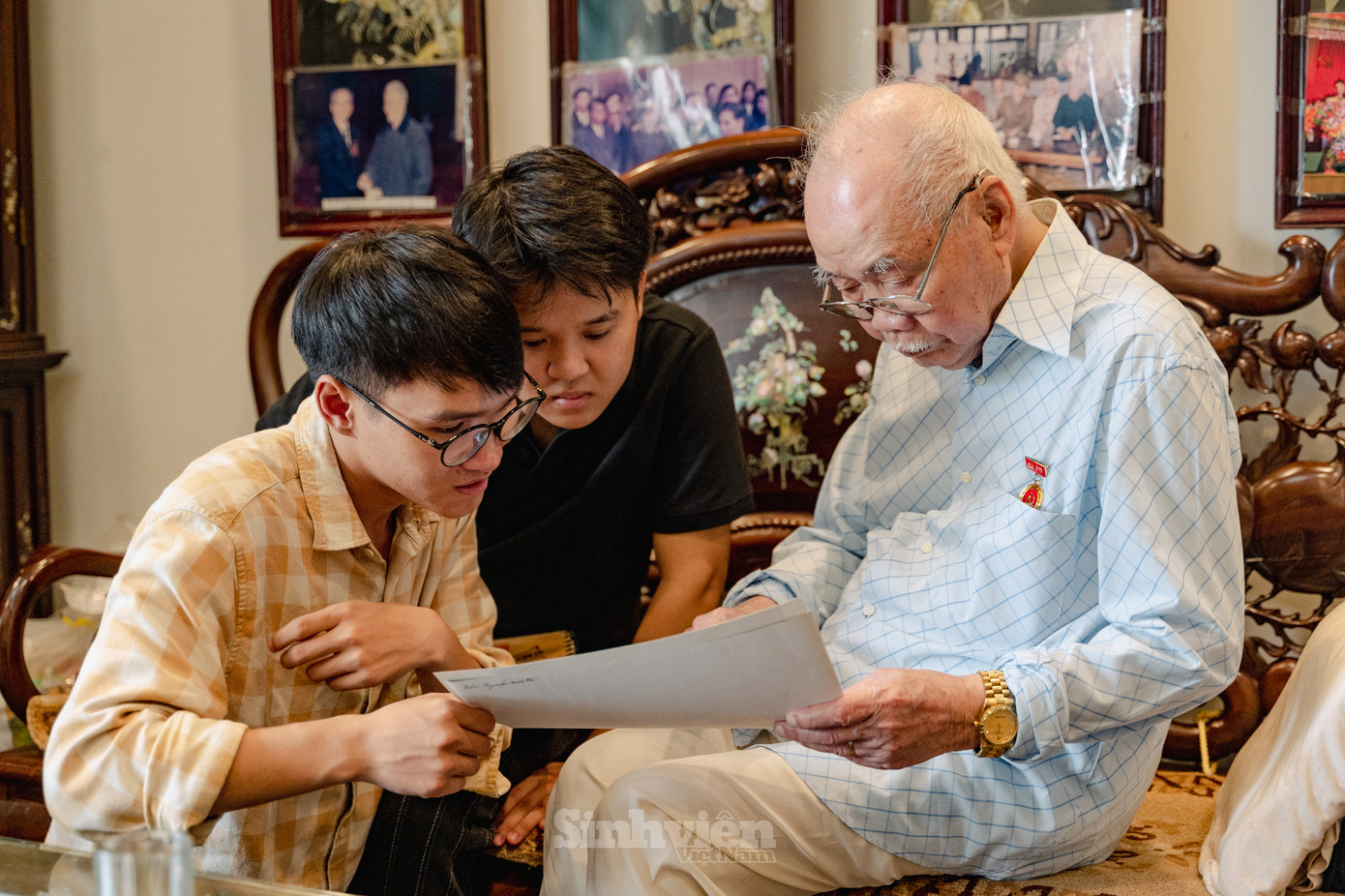 Ông Hà còn giữ nhiều tư liệu của bản thân và gia đình trong những năm tháng lịch sử.