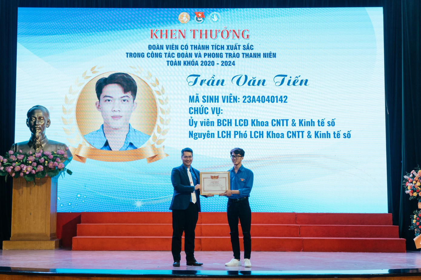 Trần Văn Tiến, sinh viên Học viện Ngân hàng, là tấm gương sáng về tinh thần thiện nguyện.