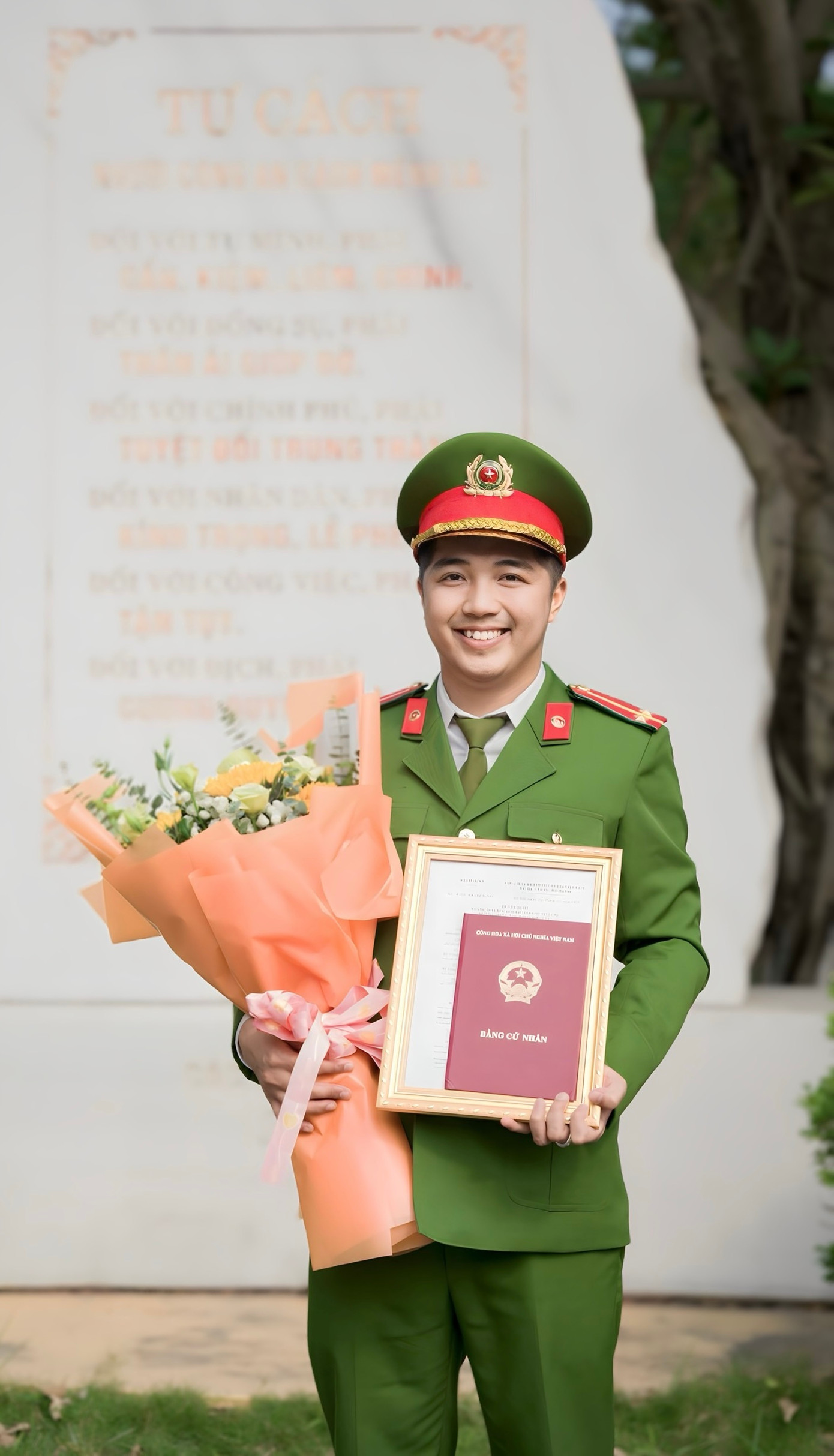 Hoàng Phương Nam – Học viên xuất sắc của Học viện Cảnh sát nhân dân. Hoàng Phương Nam – Học viên xuất sắc của Học viện Cảnh sát nhân dân.