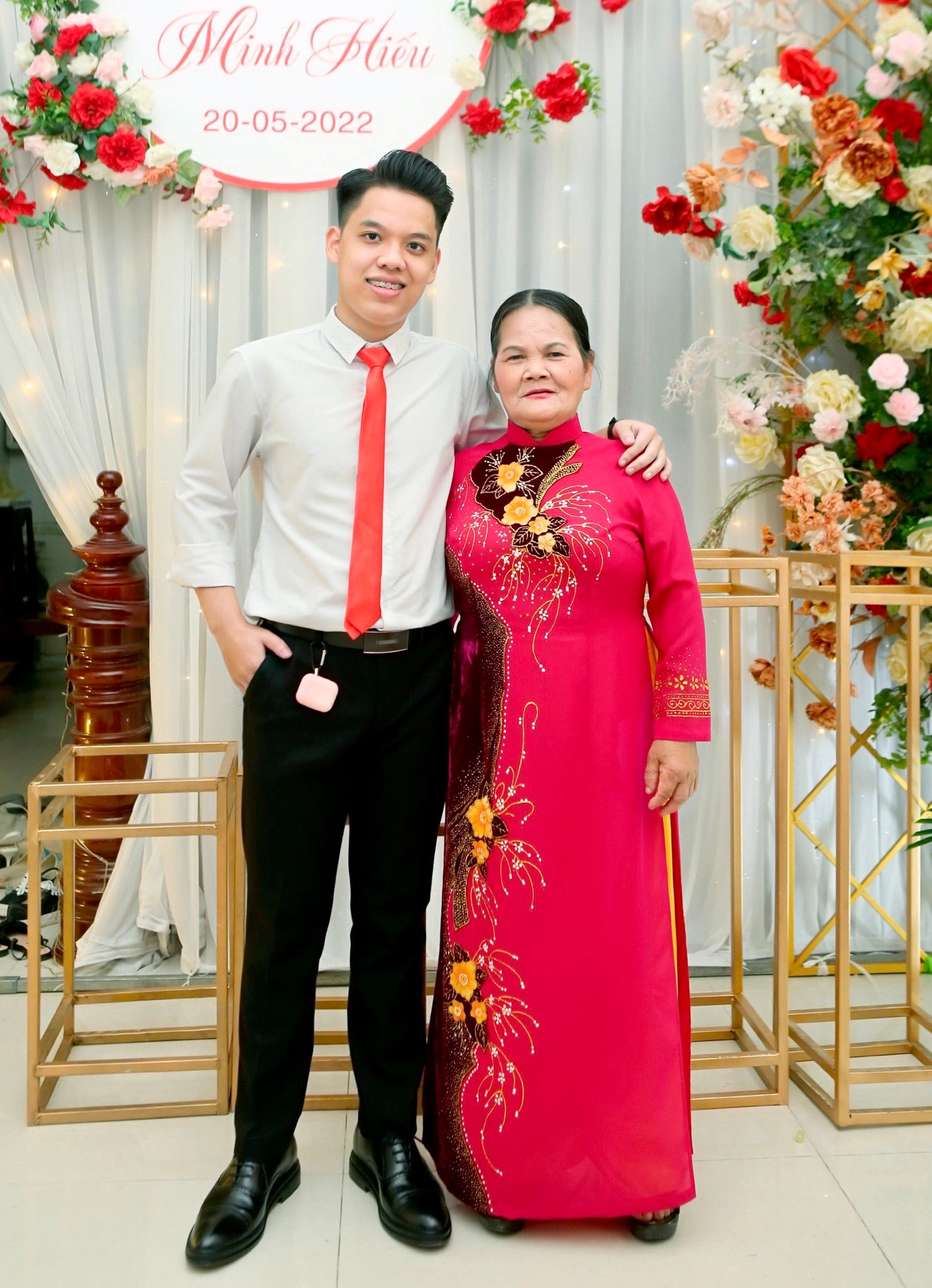 Vương cùng mẹ - người luôn tin tưởng và truyền động lực cho Vương trên hành trình học tập của bản thân.