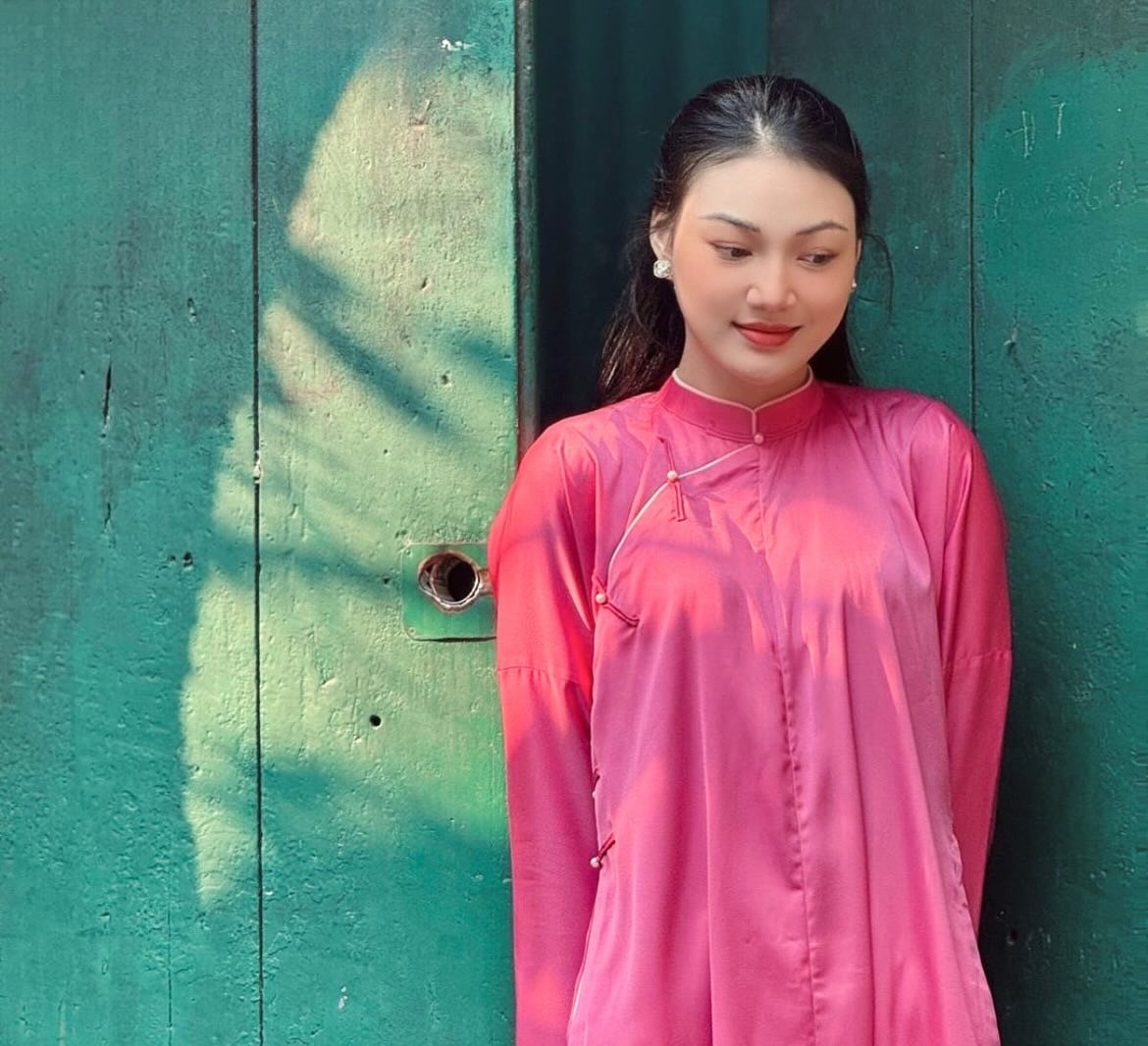 Với cô, kỷ niệm mùa Tết cũ vừa đáng nhớ, vừa đáng yêu của mình cũng gắn liền với bếp lửa. Với cô, kỷ niệm mùa Tết cũ vừa đáng nhớ, vừa đáng yêu của mình cũng gắn liền với bếp lửa.