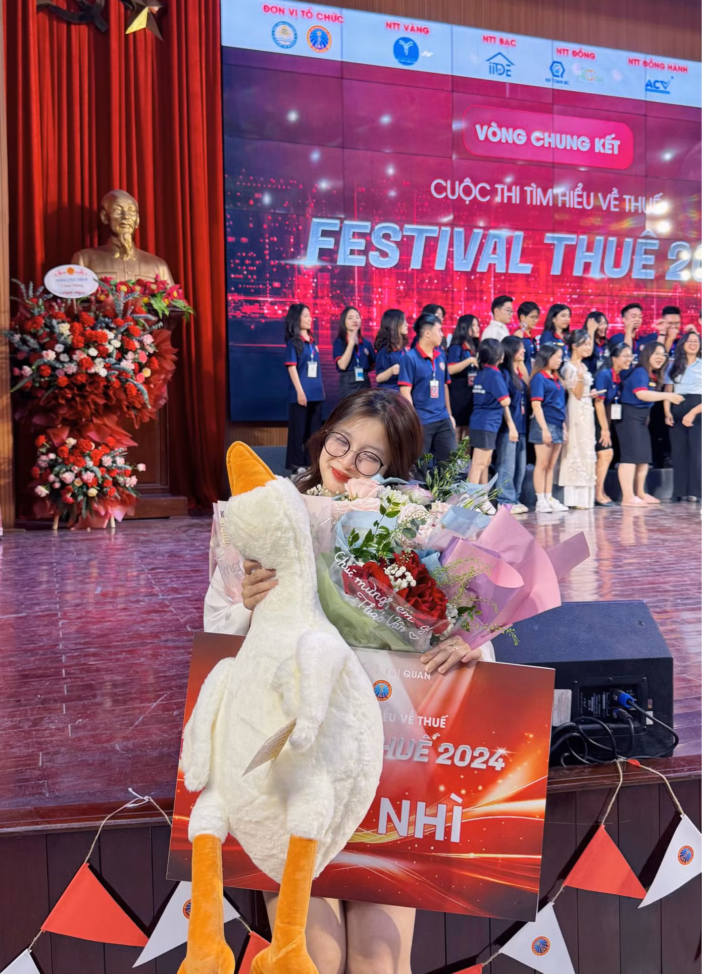 Thảo Vân đã cùng bạn bè tham gia cuộc thi Festival Thuế 2024 do khoa Thuế và Hải quan, Học viện Tài chính tổ chức và vinh dự đạt được ngôi vị Á Quân.