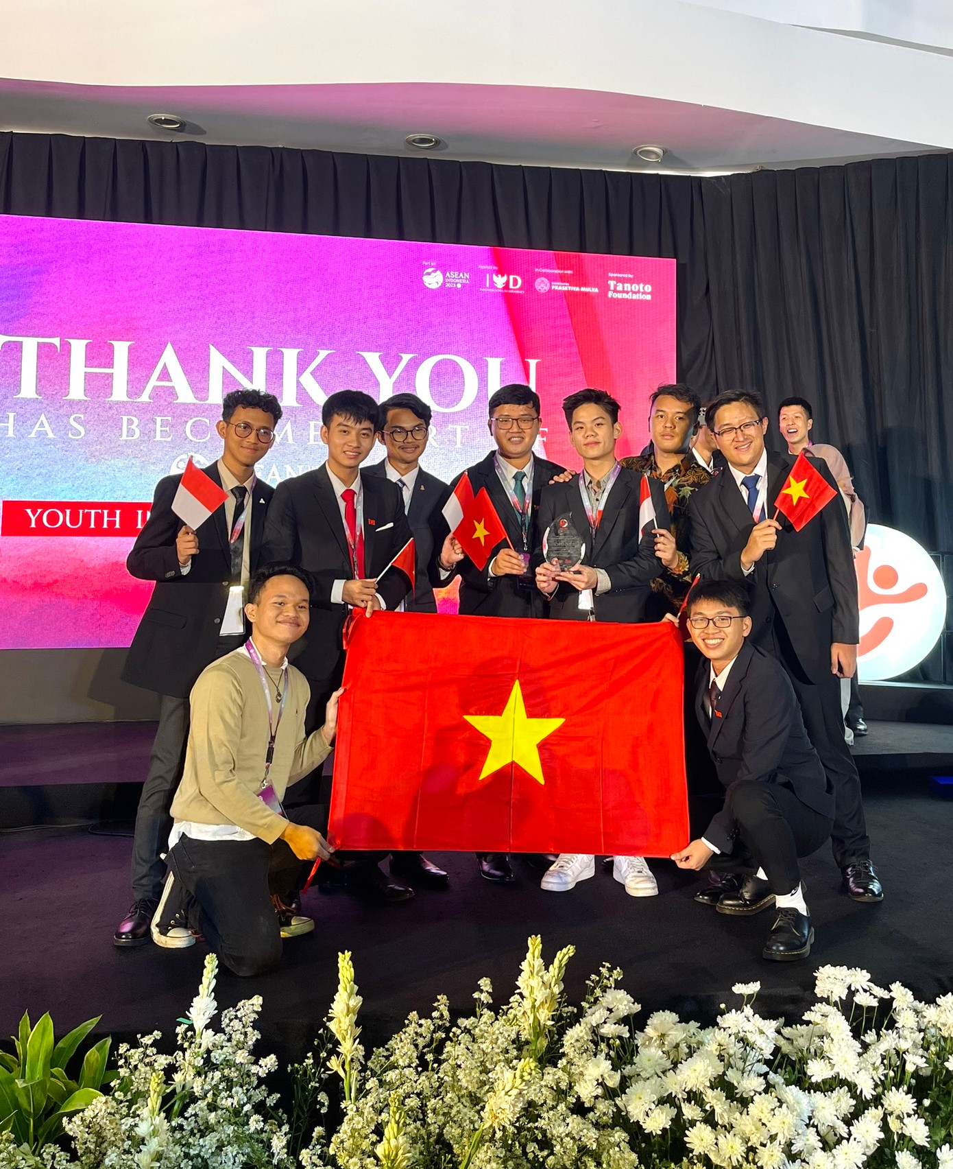 Đạt giải Nhất cuộc thi chính sách thanh niên “ASEAN Youth Innovation Challenge: Policy Case Competition 2023” tại Indonesia.