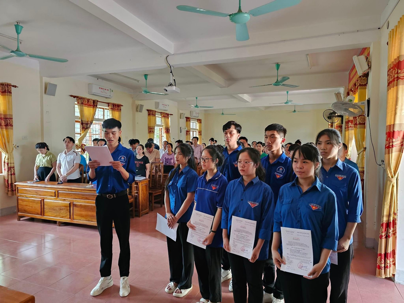 Khánh Linh được kết nạp vào Đảng Cộng sản Việt Nam ở tuổi 18. Khánh Linh được kết nạp vào Đảng Cộng sản Việt Nam ở tuổi 18.