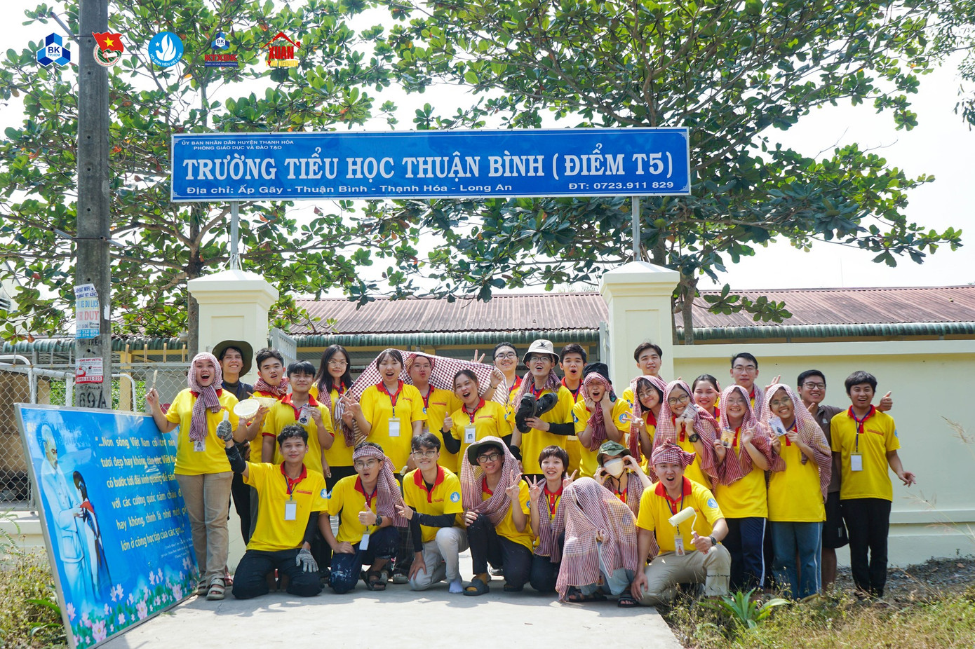 Tấn Sĩ trong một số hoạt động khác.