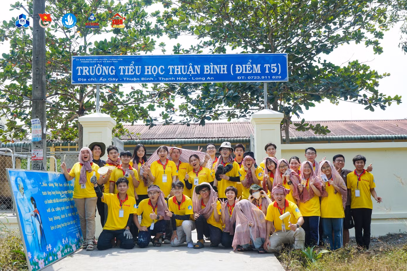 Tấn Sĩ trong một số hoạt động khác.