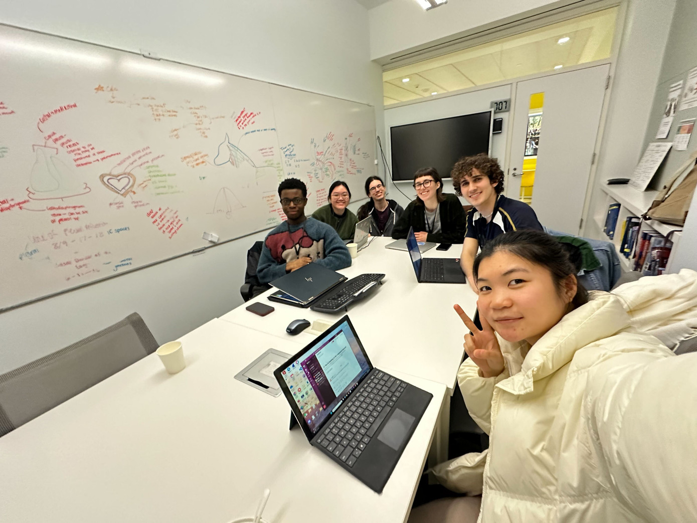 Bảo Ngọc cùng các đồng đội tại cuộc thi. Bảo Ngọc cùng các đồng đội tại cuộc thi.