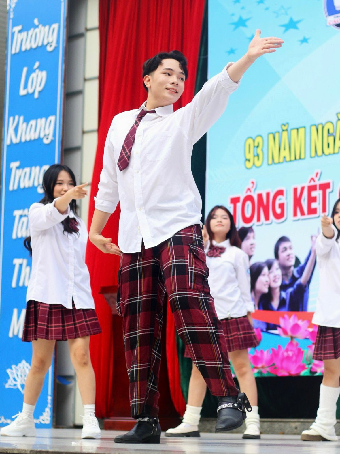 Phương Nam tham gia CLB nhảy ở trường.