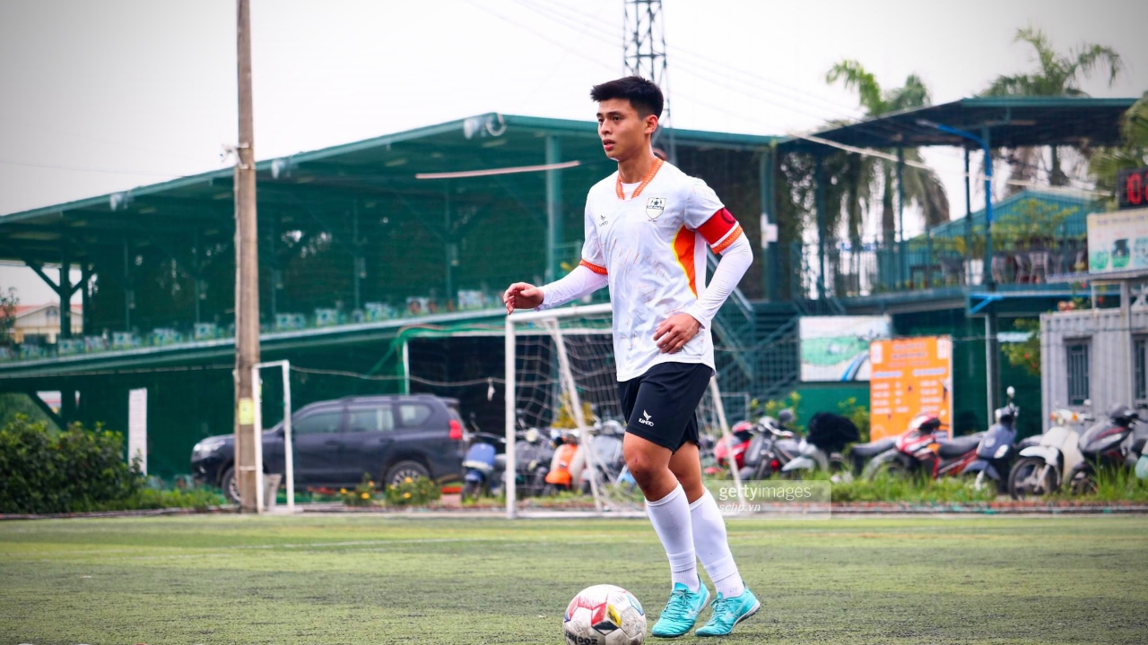 Tuấn Huy trong một lần thi đấu bóng đá. Tuấn Huy trong một lần thi đấu bóng đá.